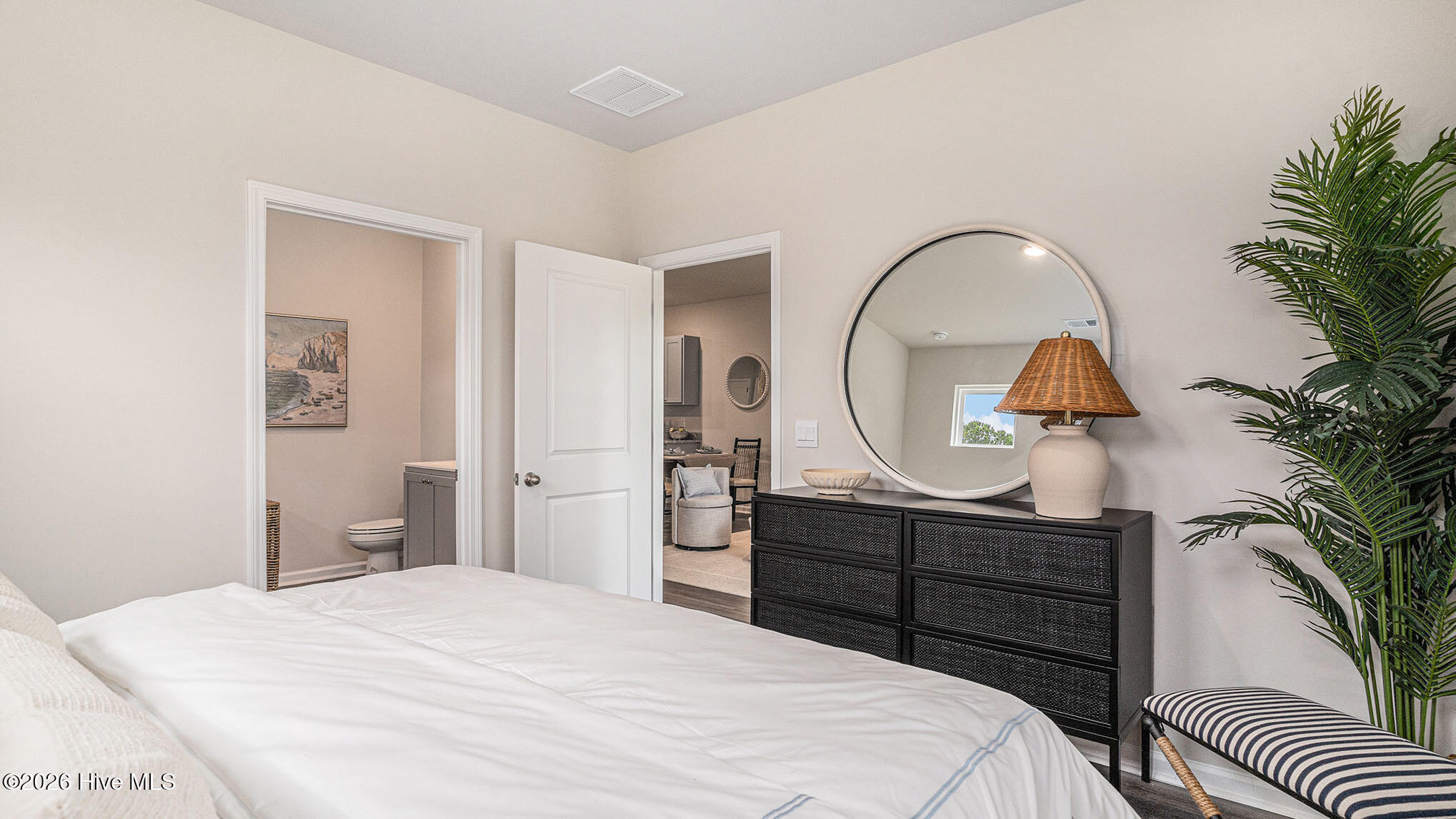 100550615 | Photo 16