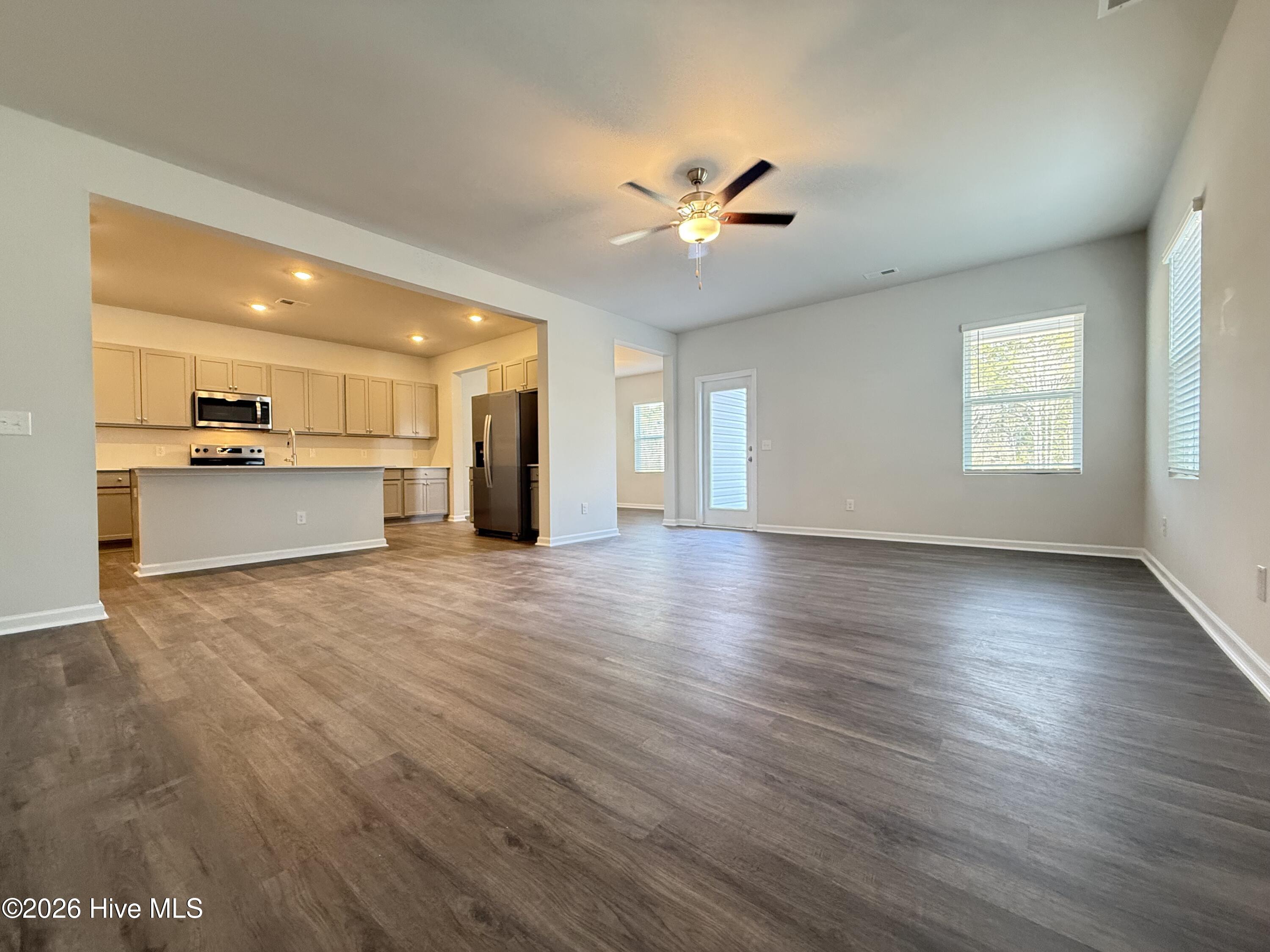 100526305 | Photo 14