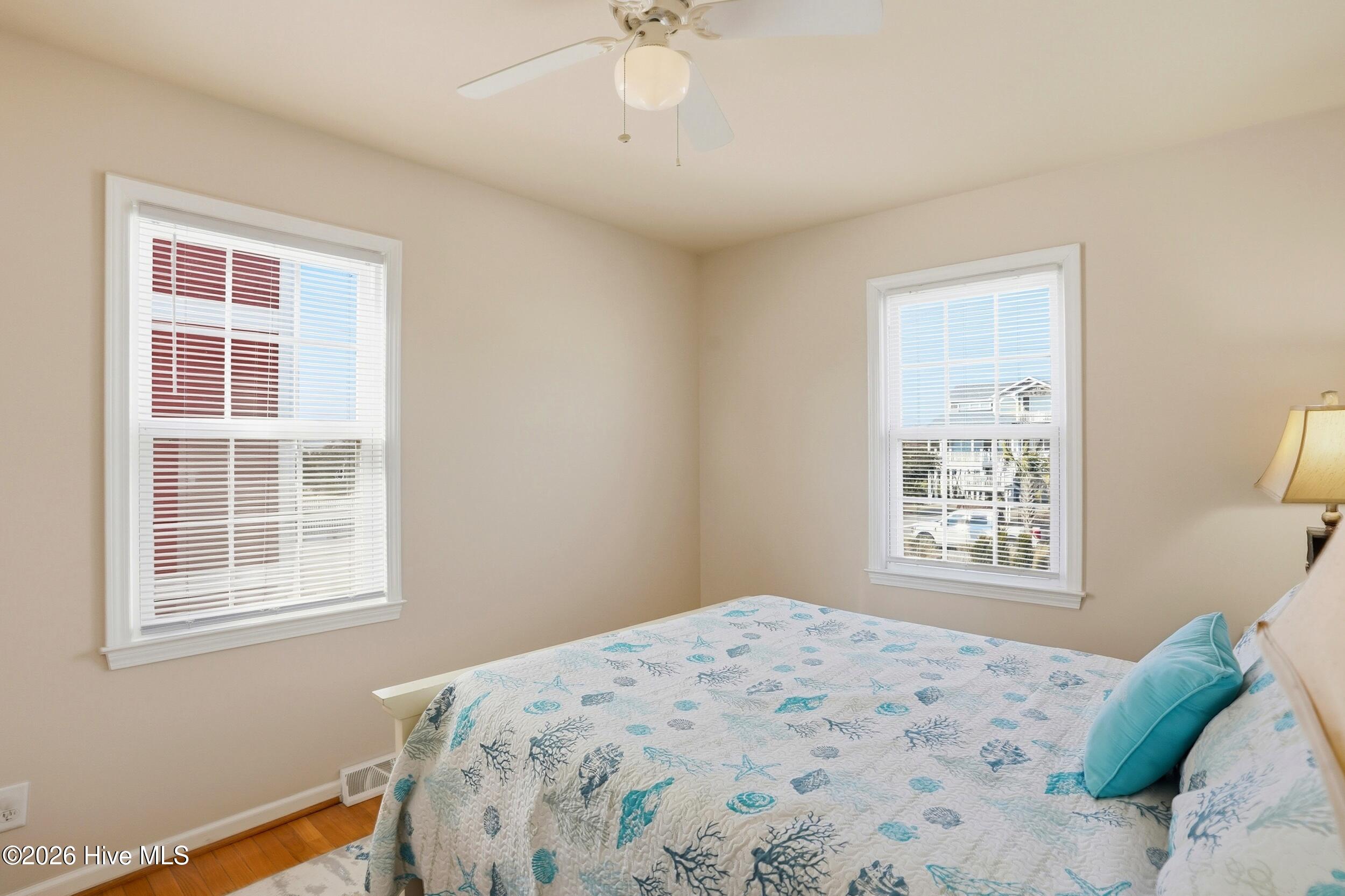 100554580 | Photo 24