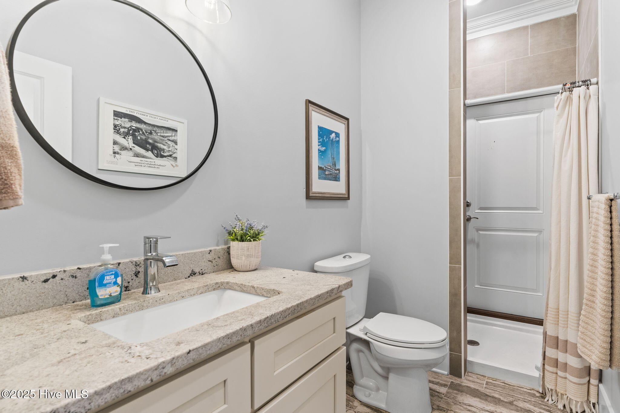 100542676 | Photo 43