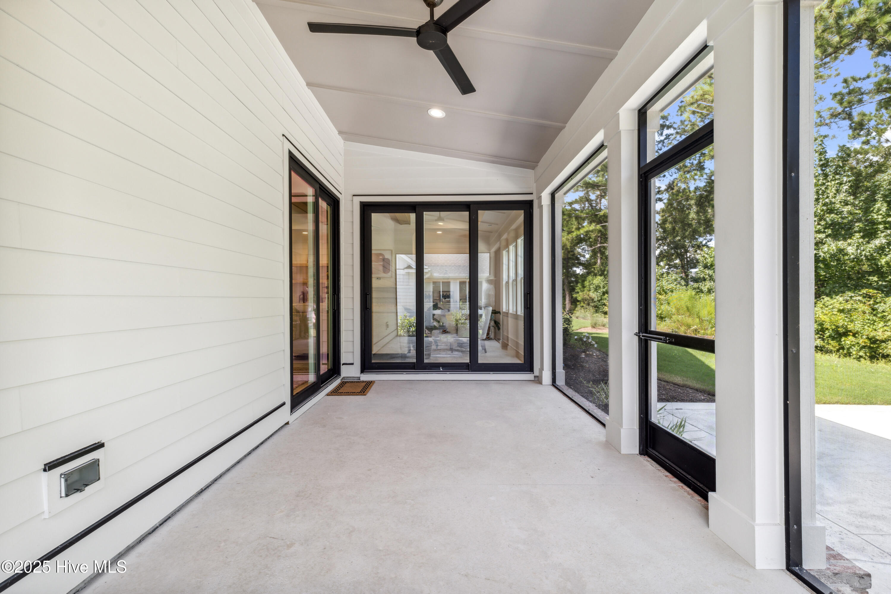 100523457 | Photo 68