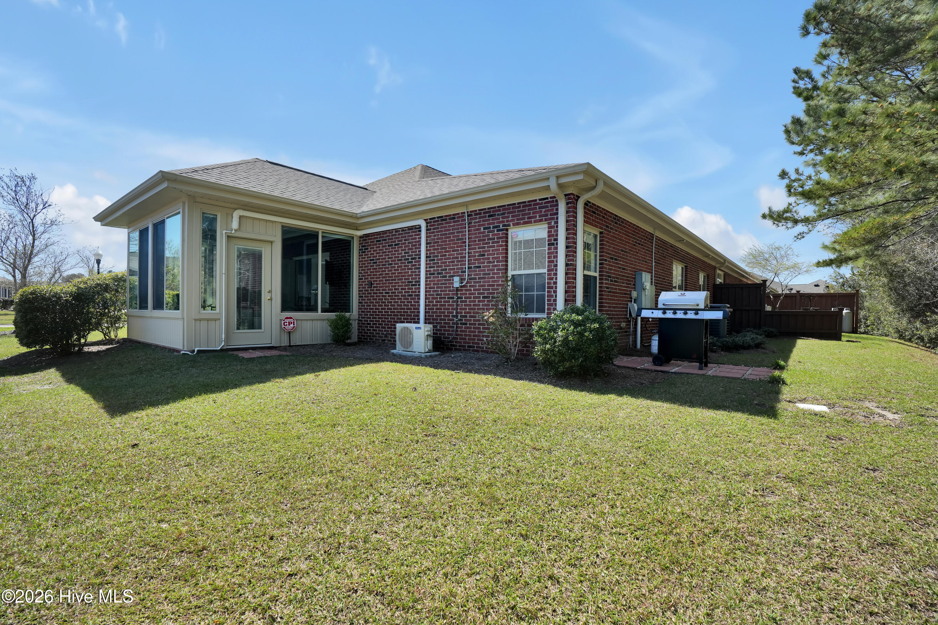 100561056 | Photo 29