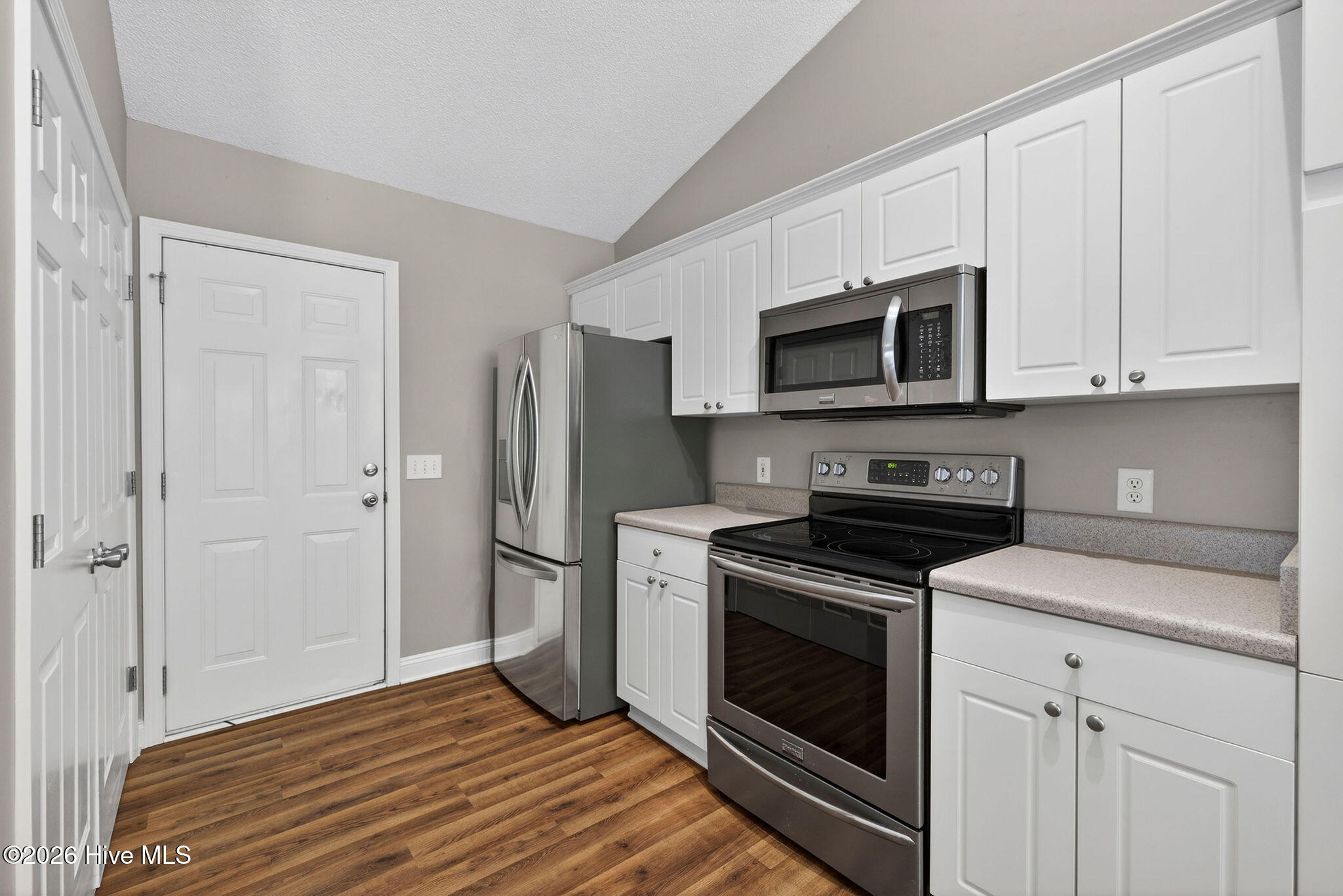 100567881 | Photo 16