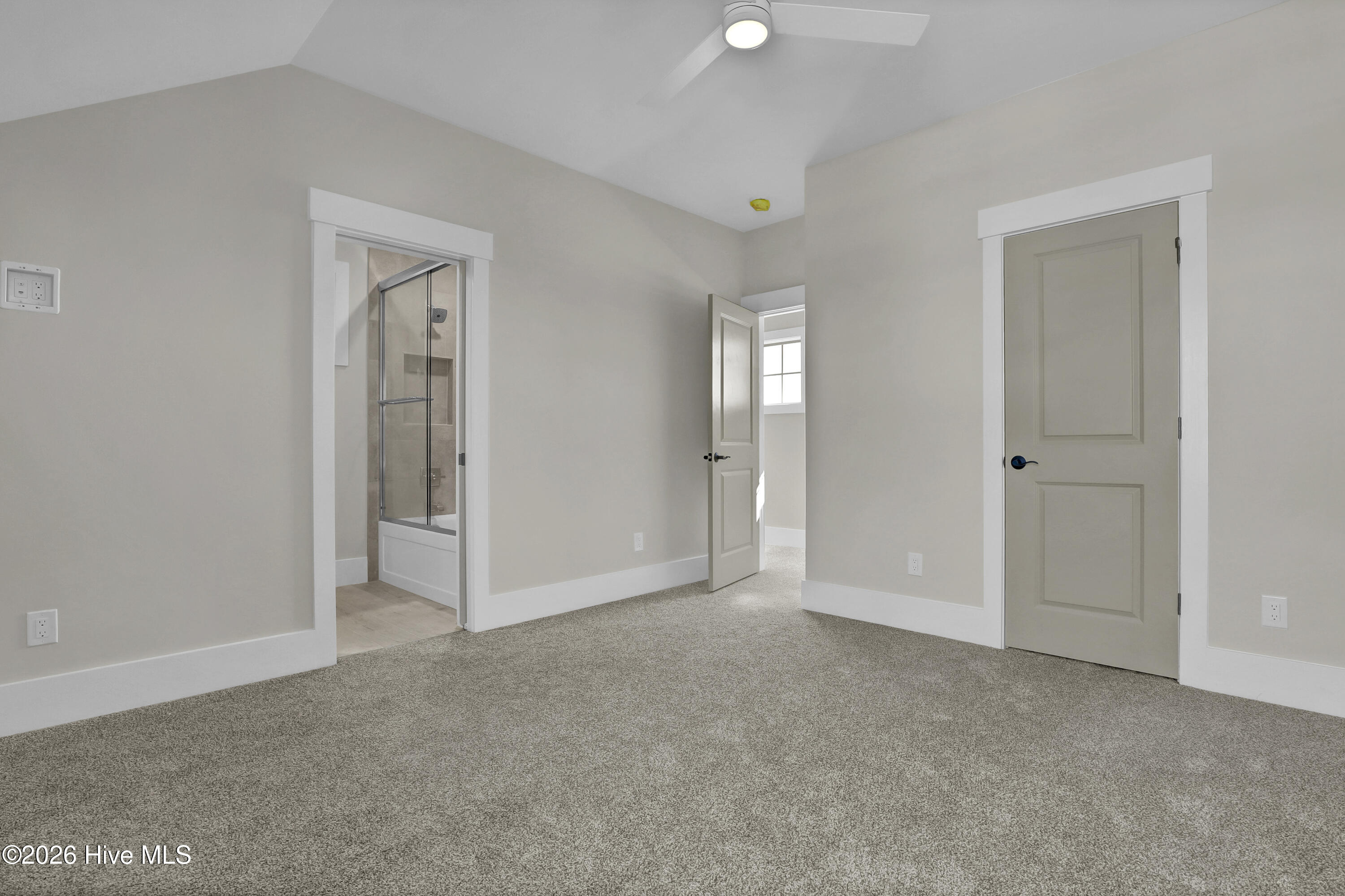 100490520 | Photo 27