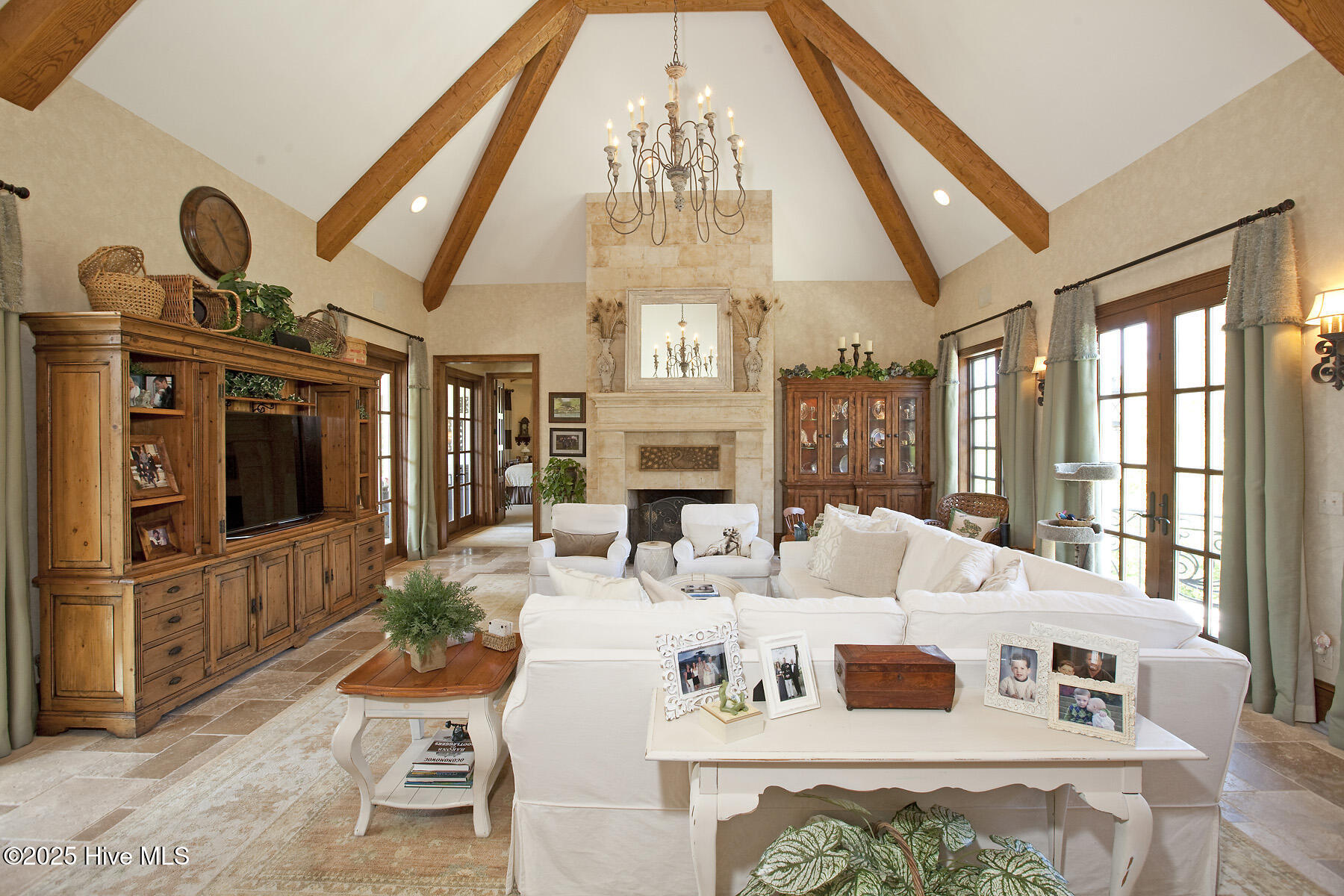 100560338 | Photo 19