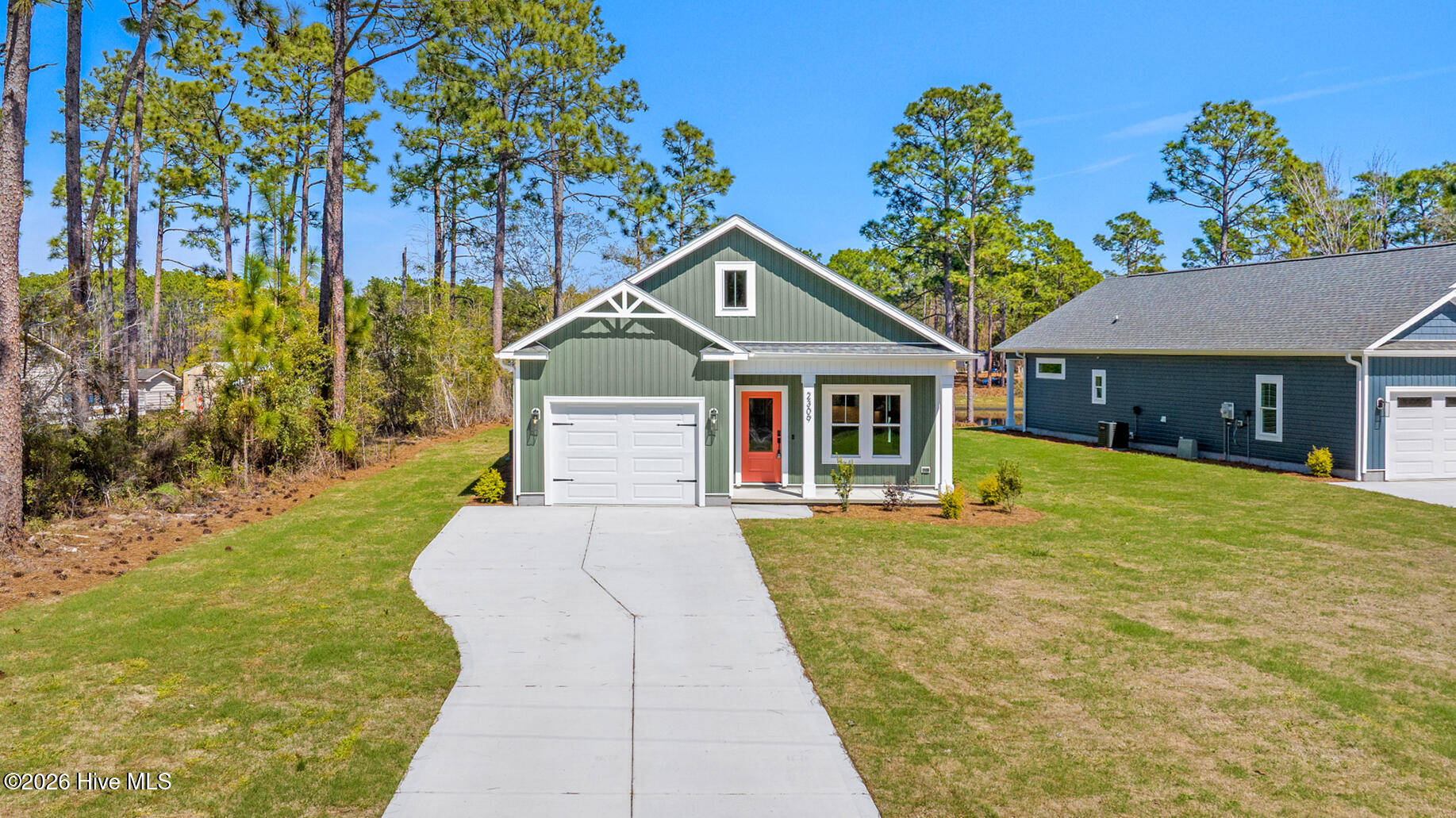 100561185 | Photo 62