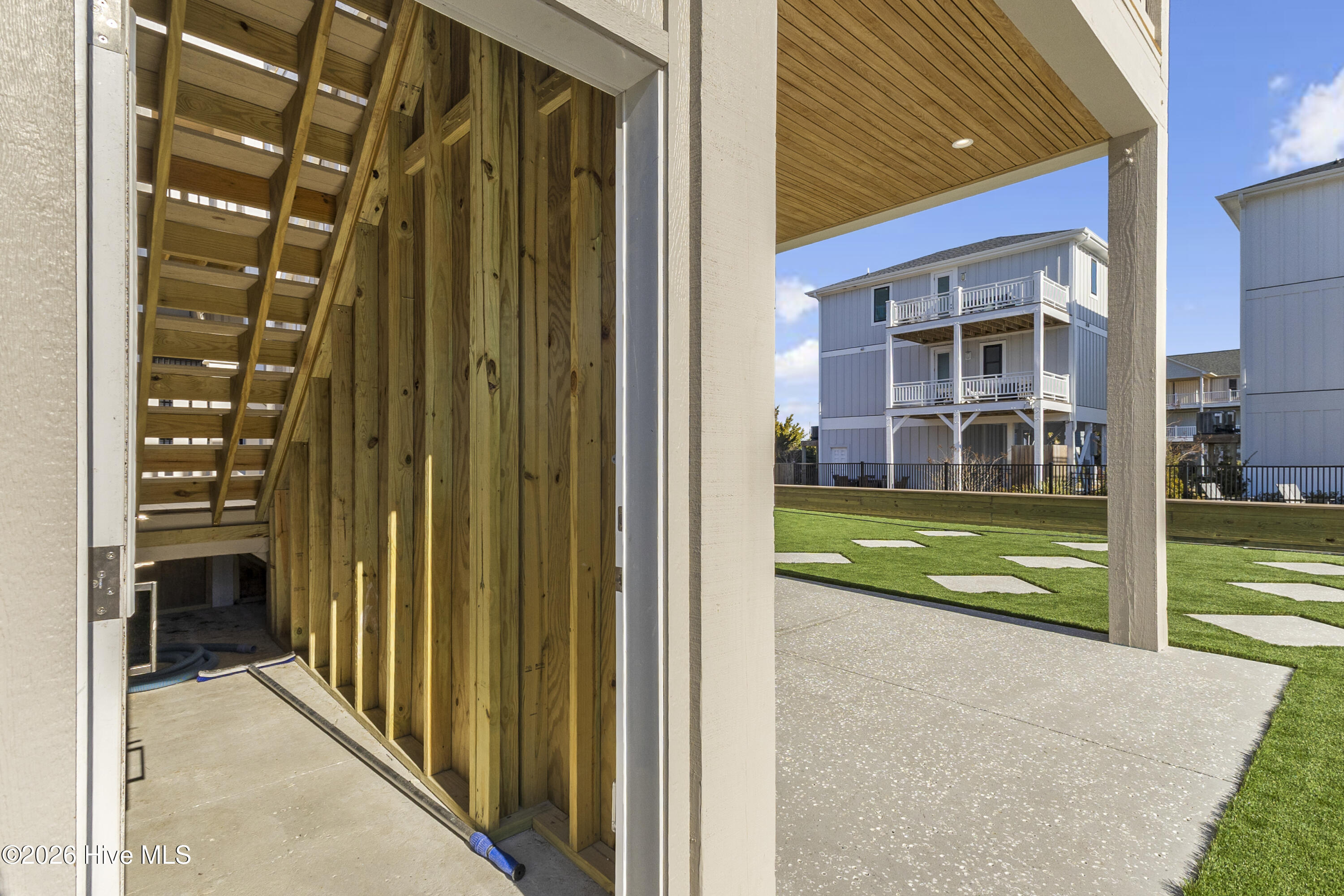 100551953 | Photo 12