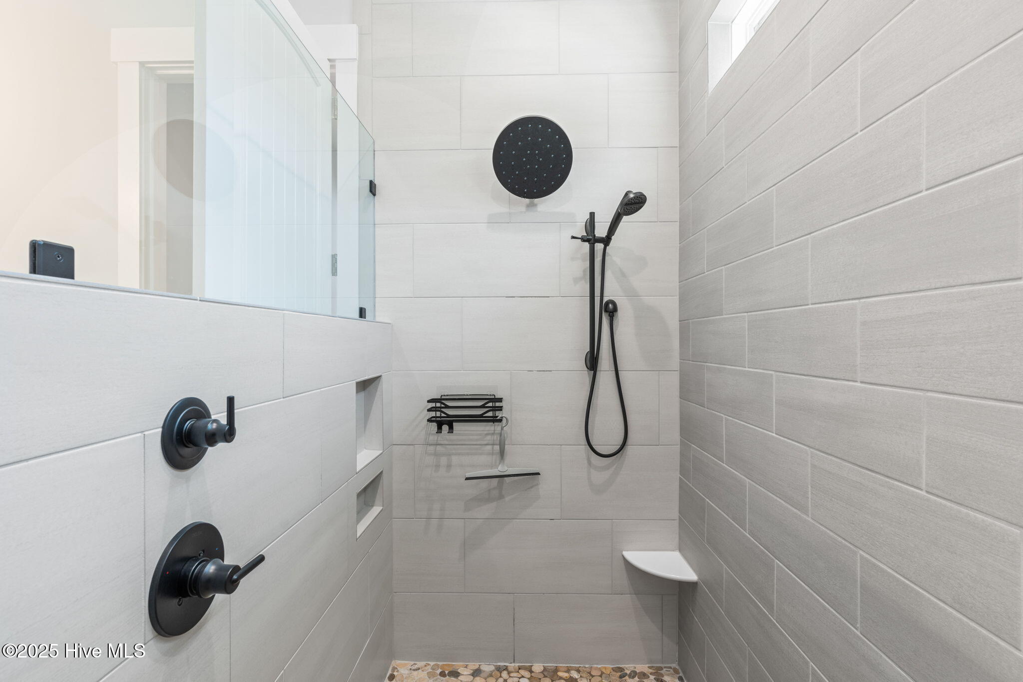 100516887 | Photo 34