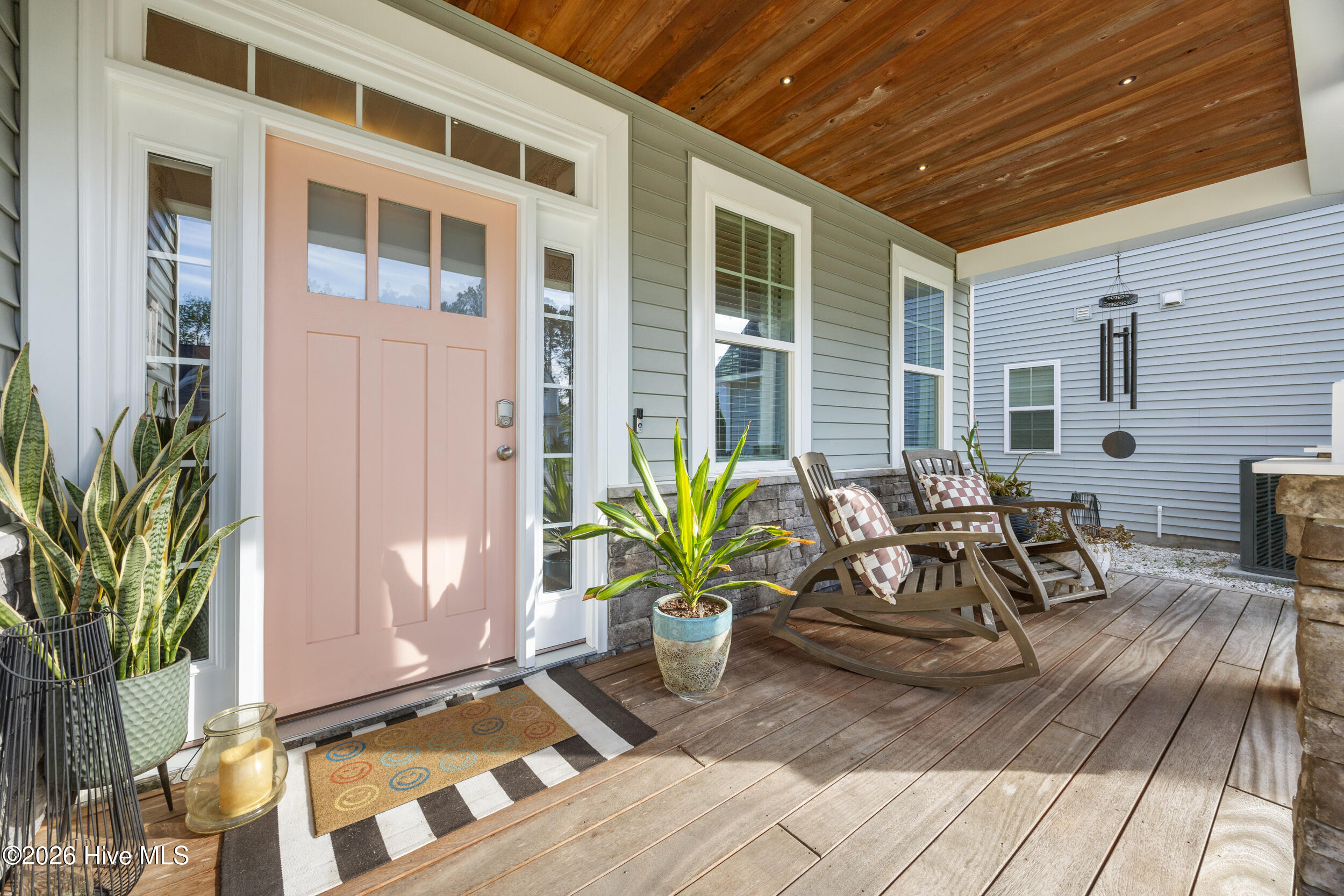 100566940 | Photo 12