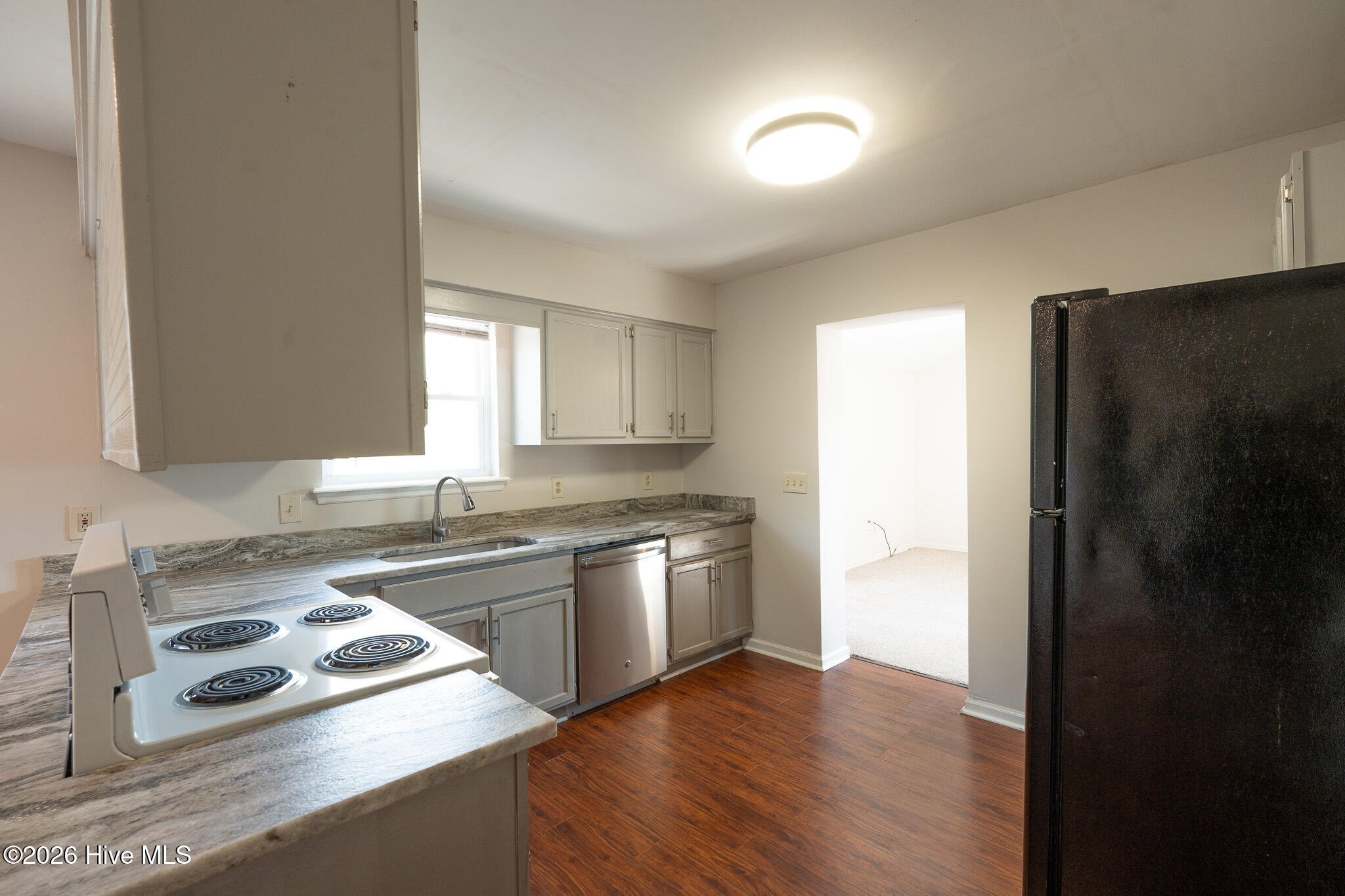 100567624 | Photo 25