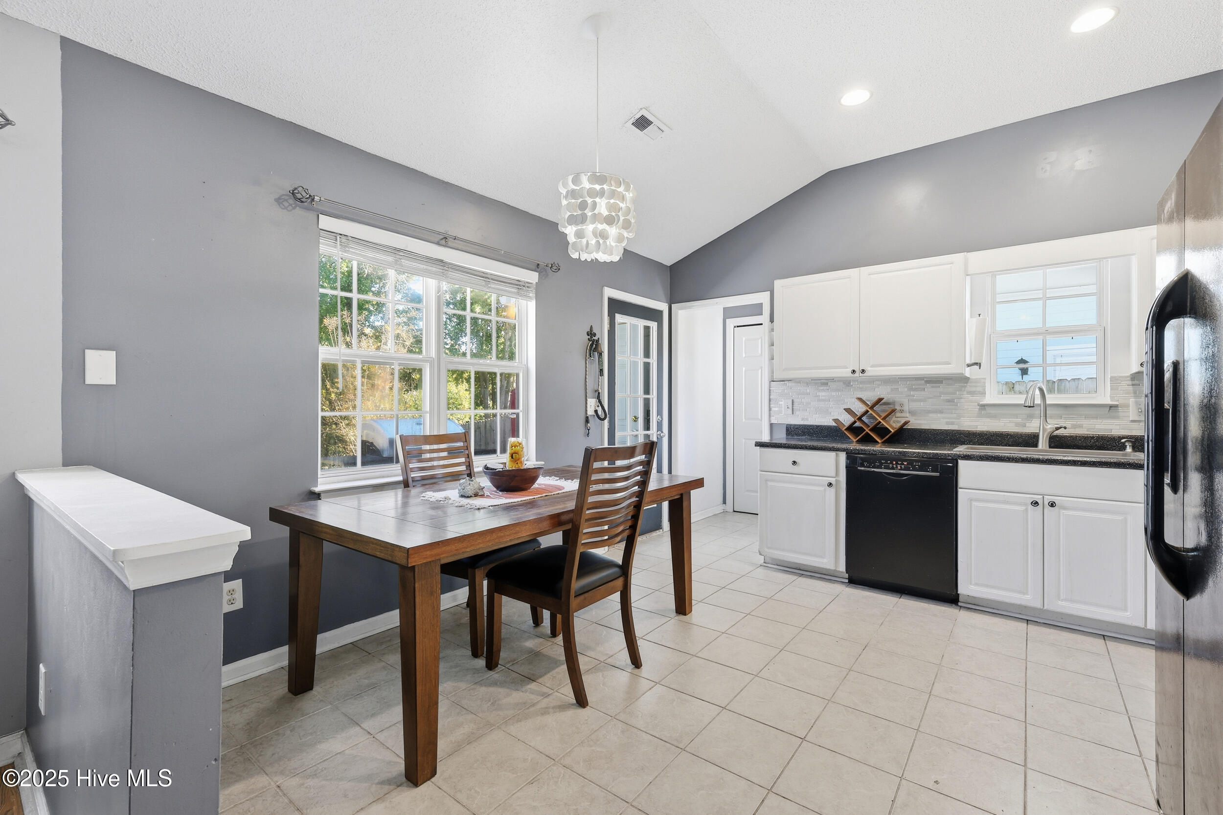 100540666 | Photo 13