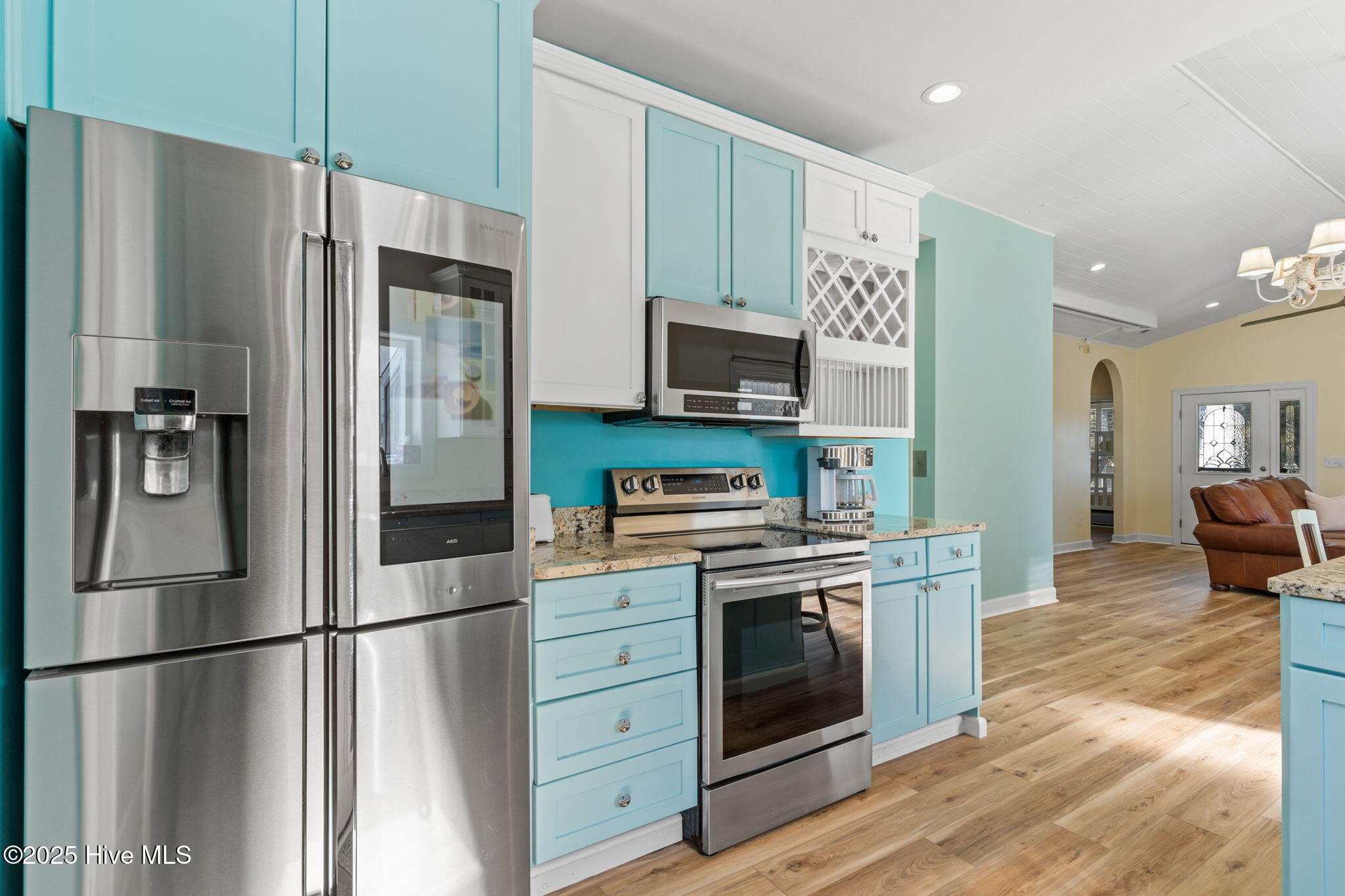 100542158 | Photo 34