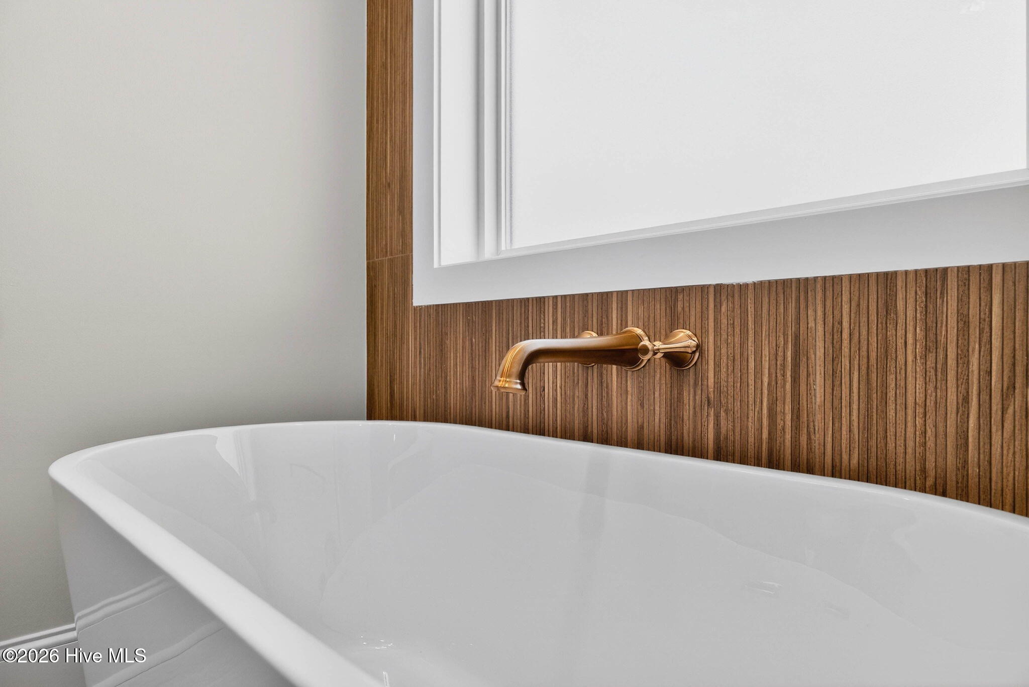 100570262 | Photo 32