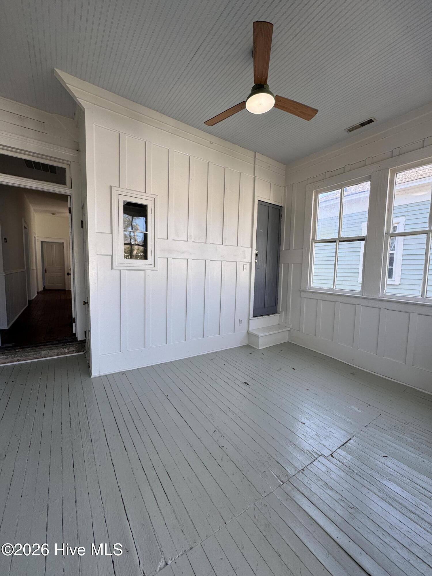 100561655 | Photo 14