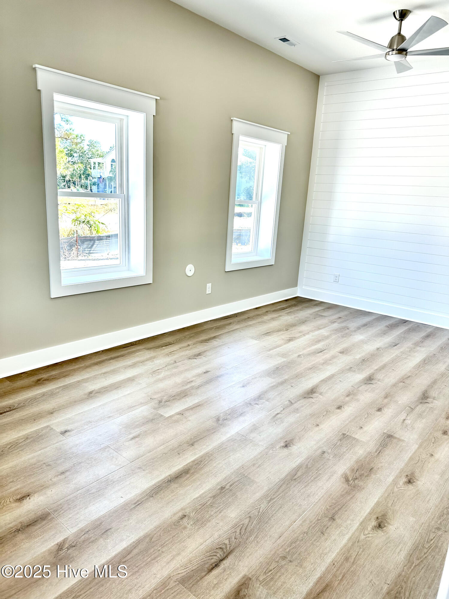 100537365 | Photo 46