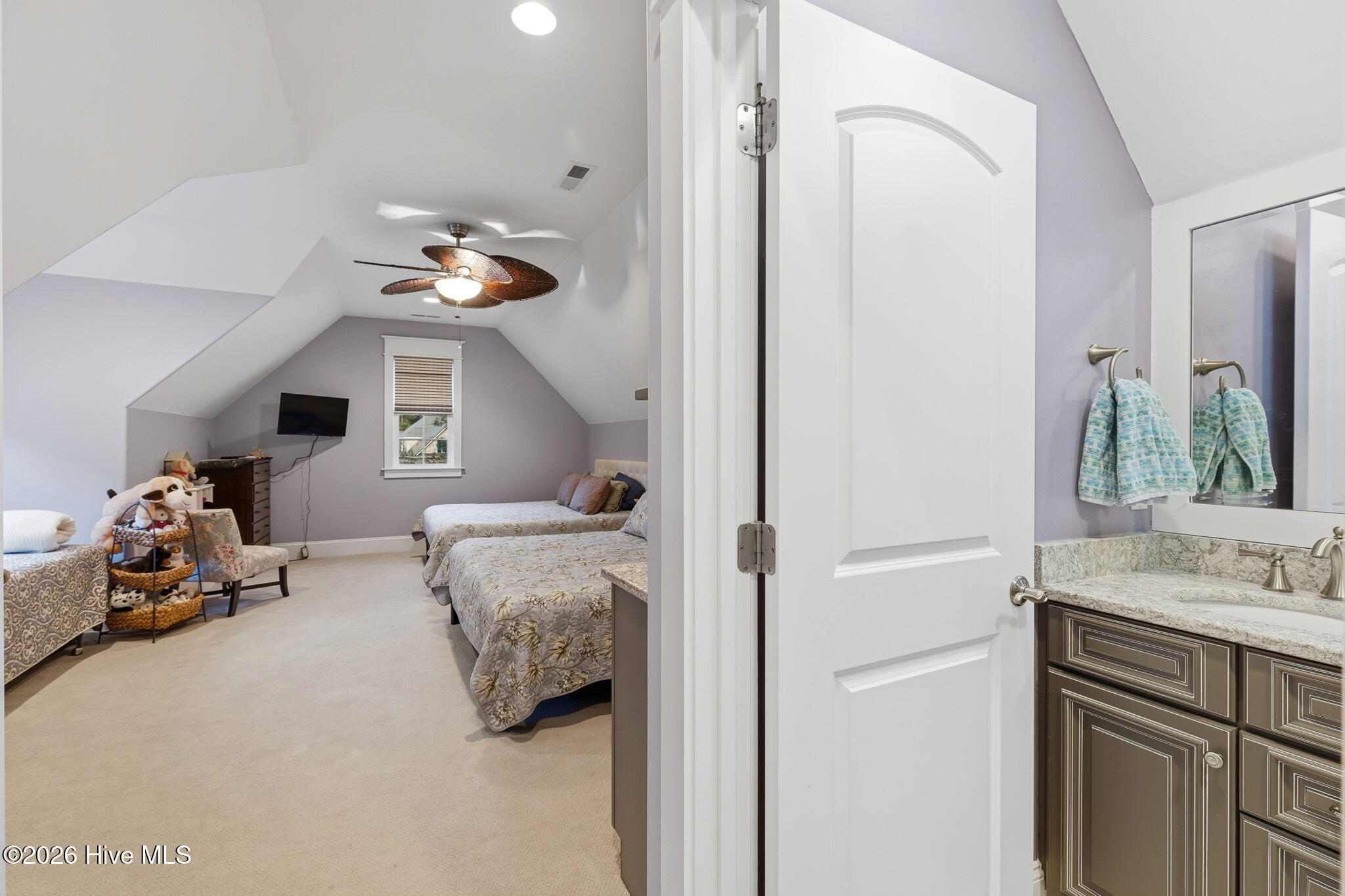 100554087 | Photo 45