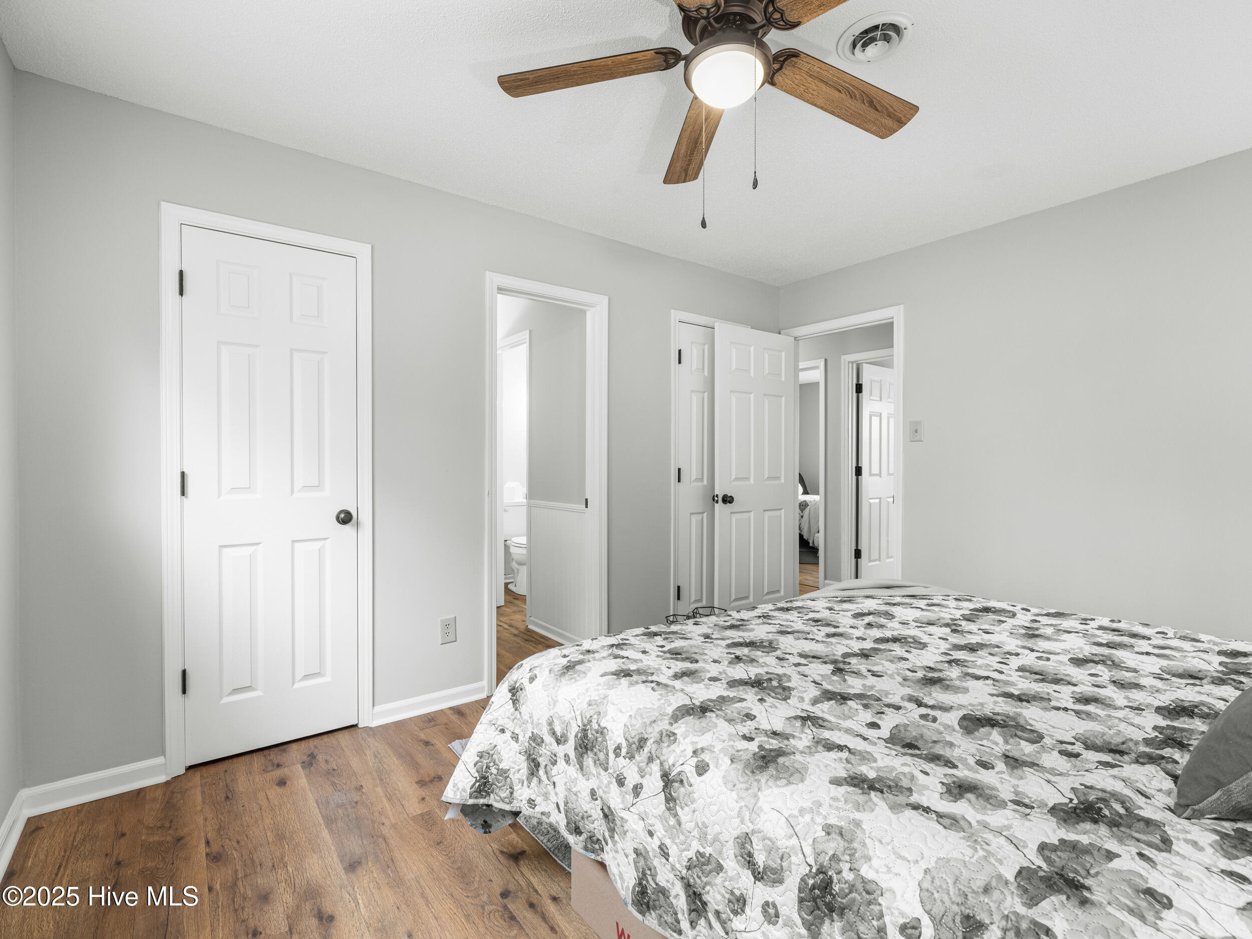 100546009 | Photo 32