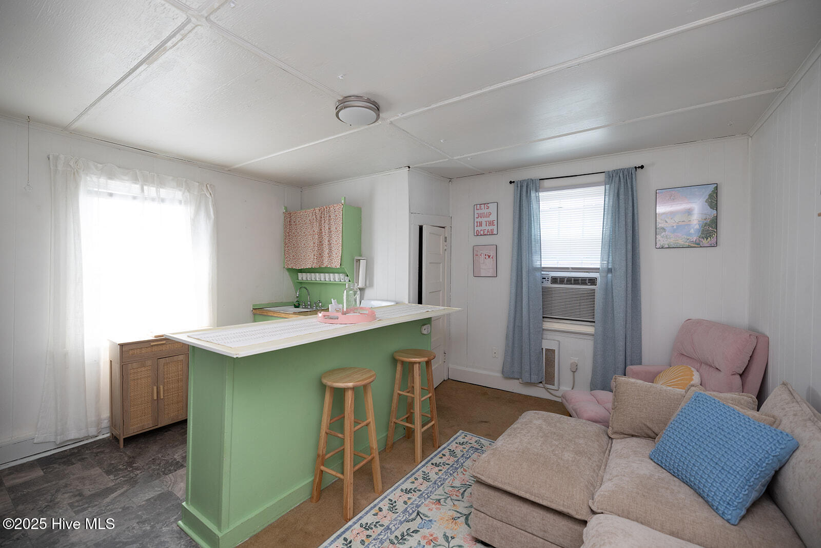 100513730 | Photo 12