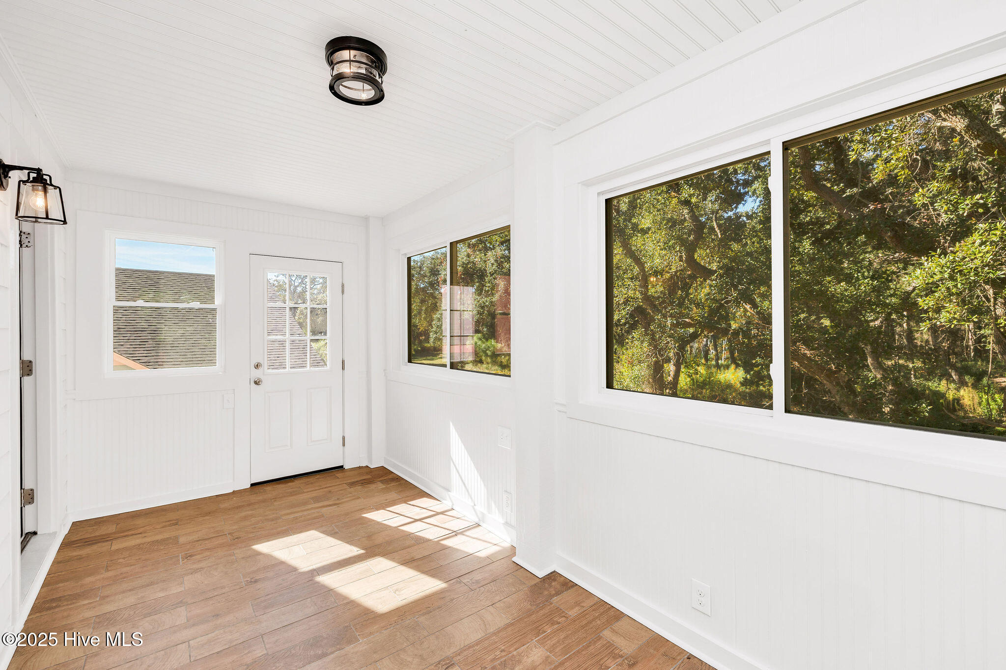 100540097 | Photo 50