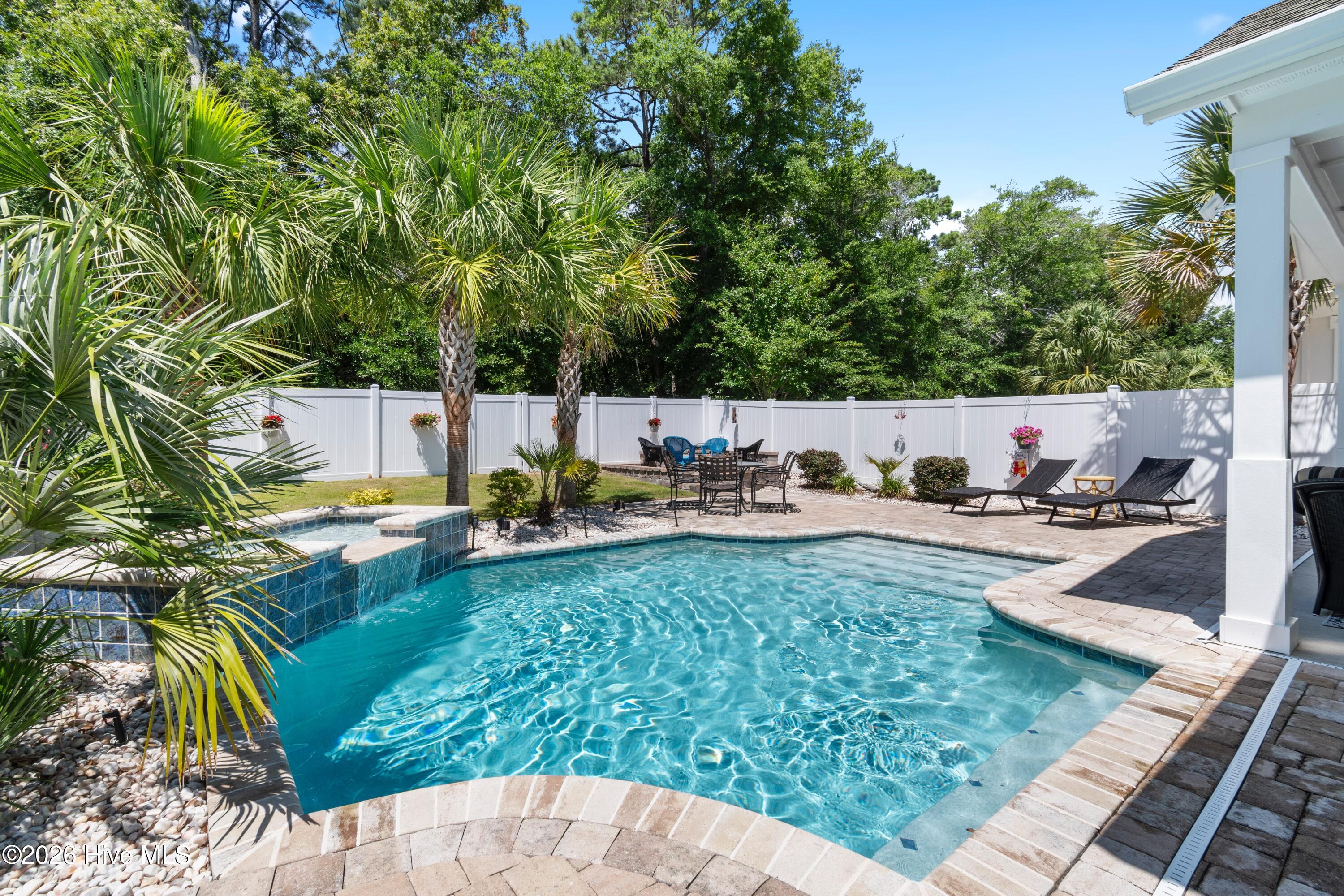 100561295 | Photo 37