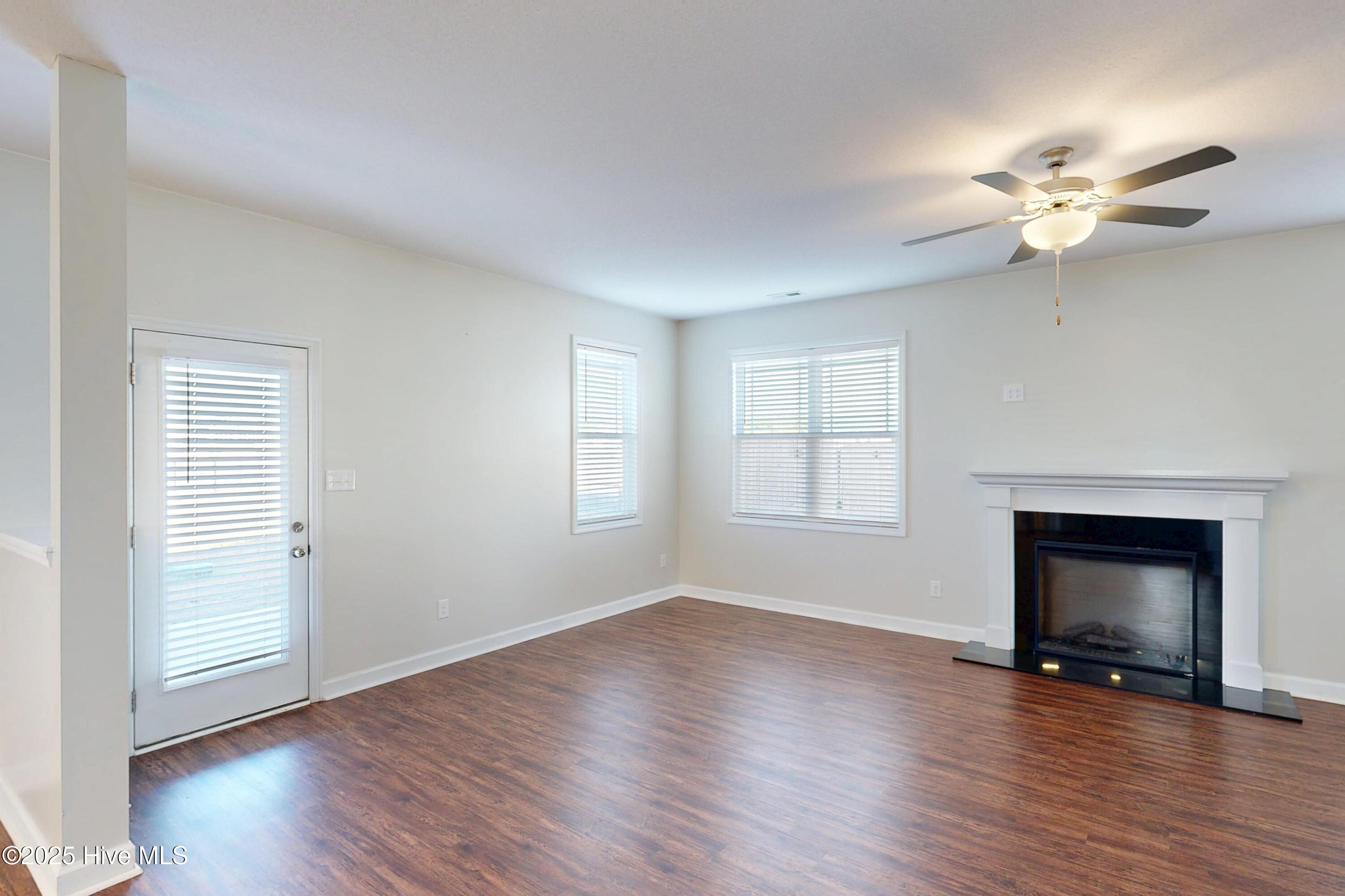 100545262 | Photo 37