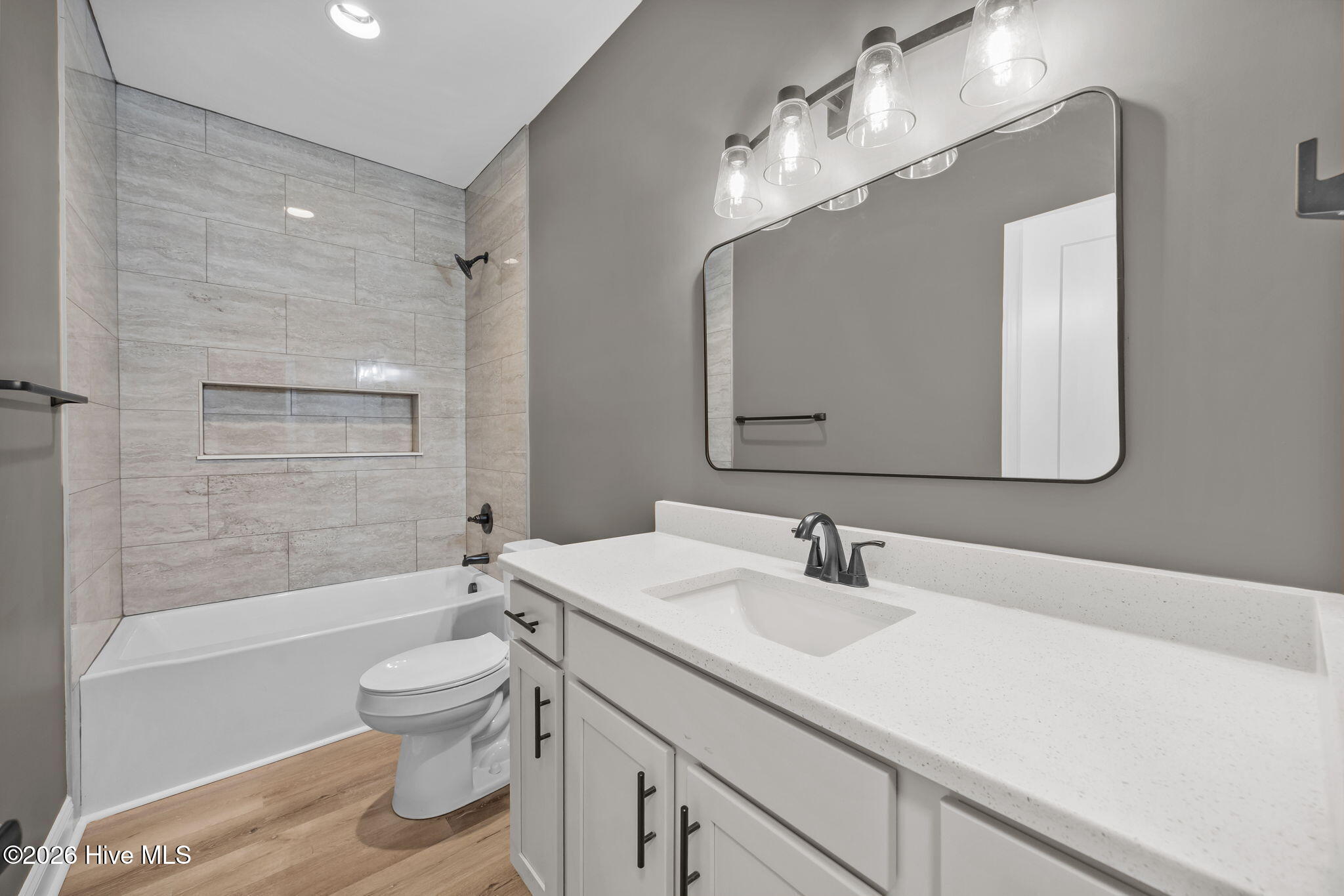 100569181 | Photo 27