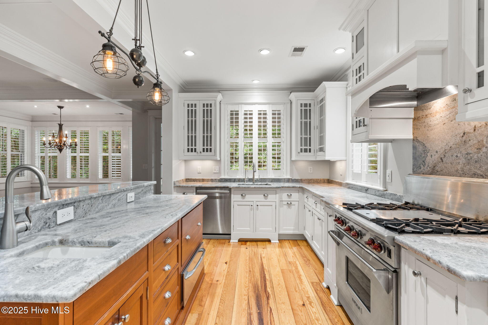 100512246 | Photo 15