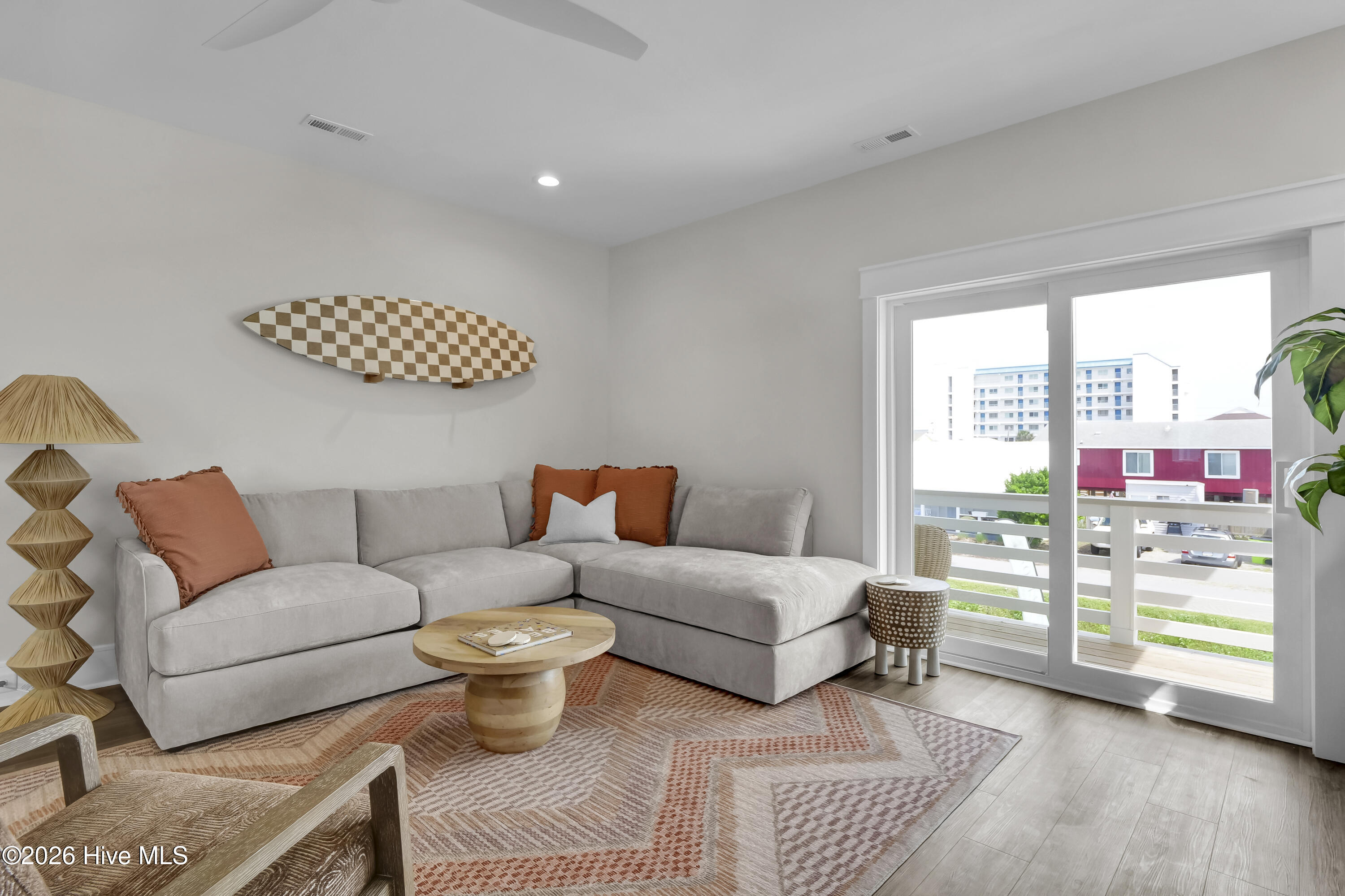 100567892 | Photo 25