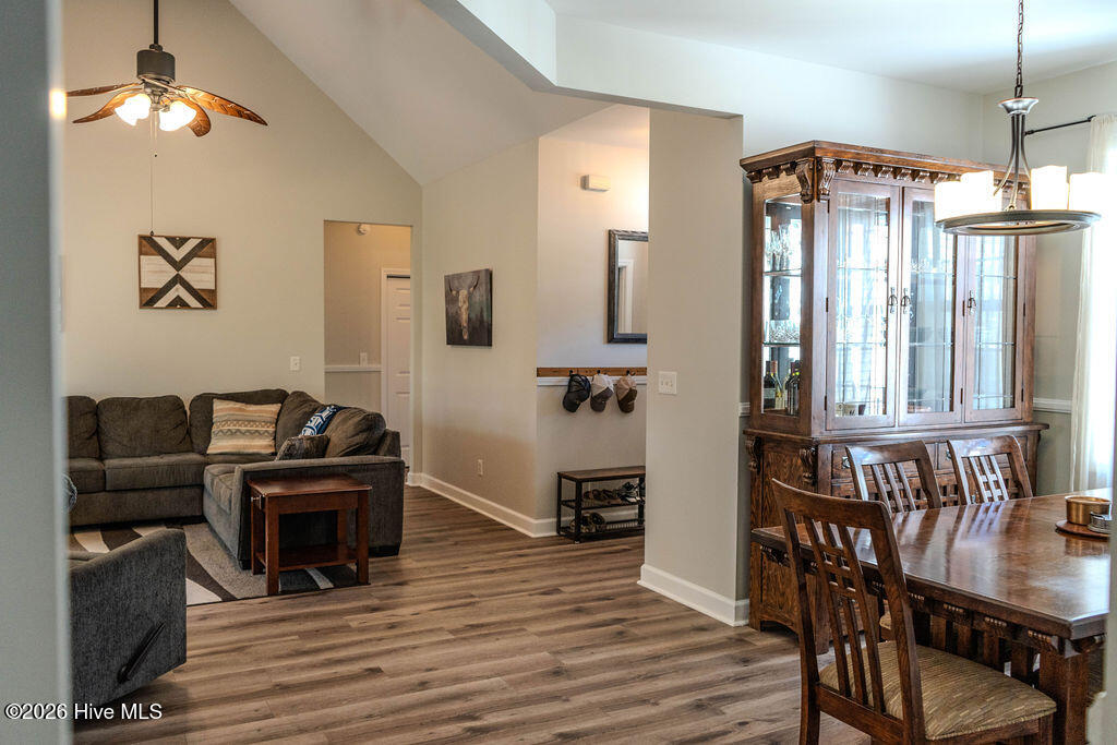 100566805 | Photo 14