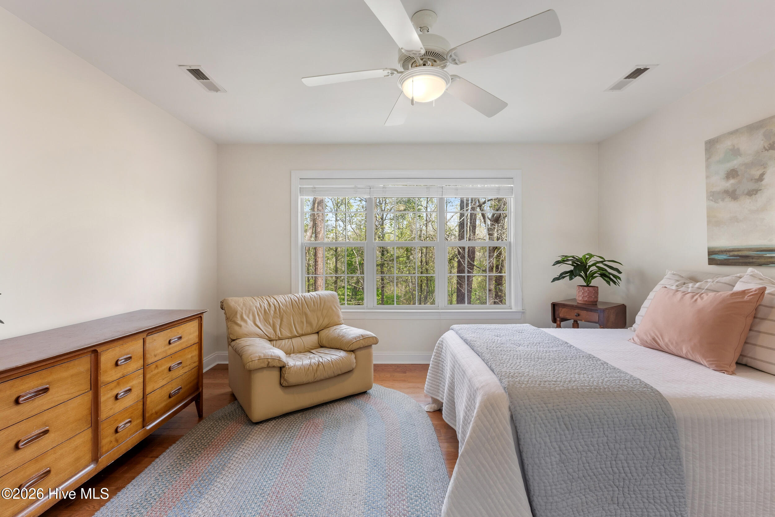 100564040 | Photo 31