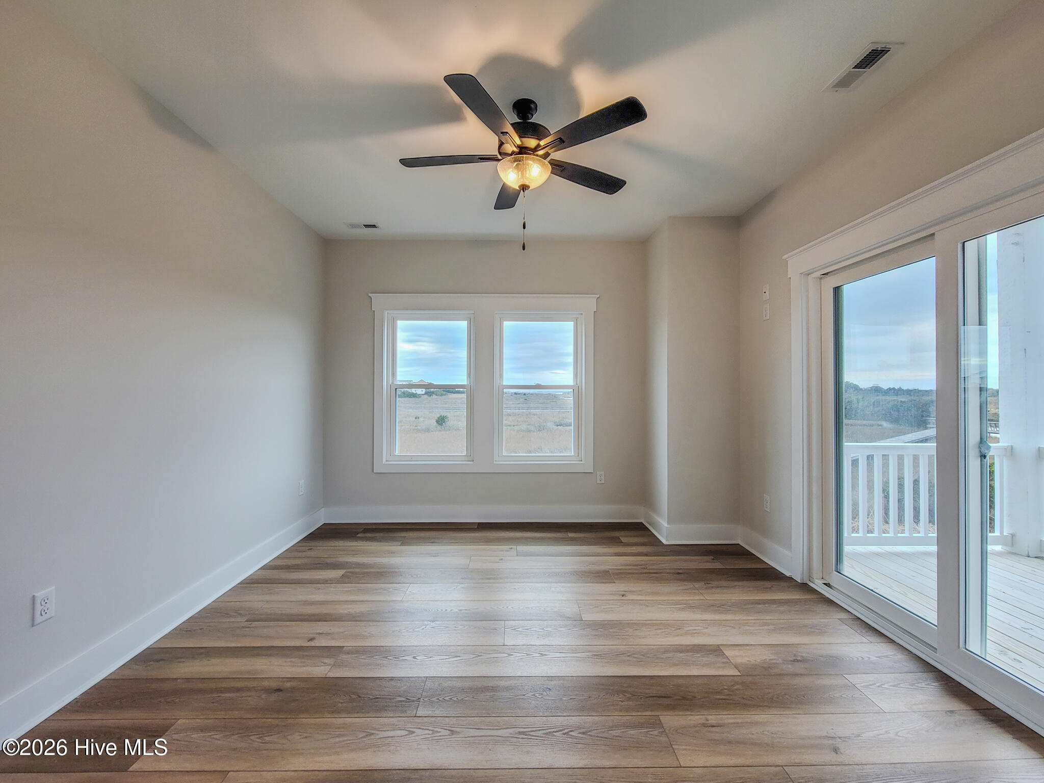 100553641 | Photo 64