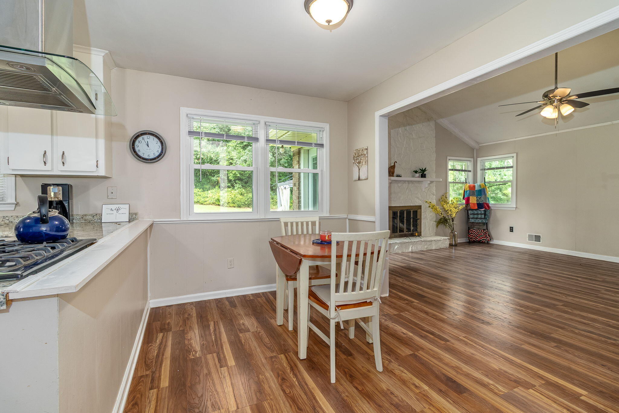 17-web-or-mls-105 DRESDEN DR A©--22