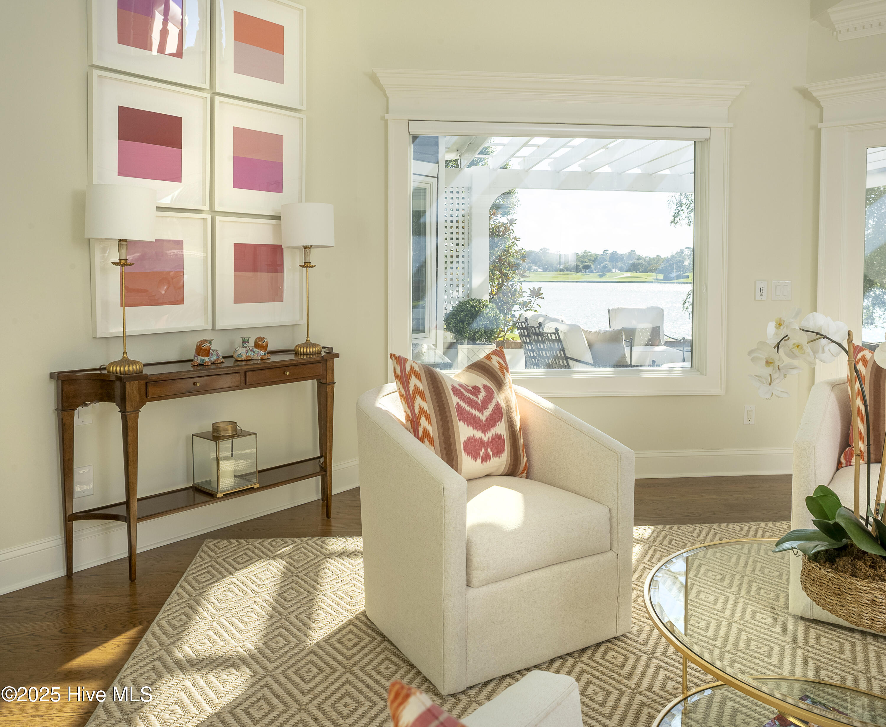 100536039 | Photo 16