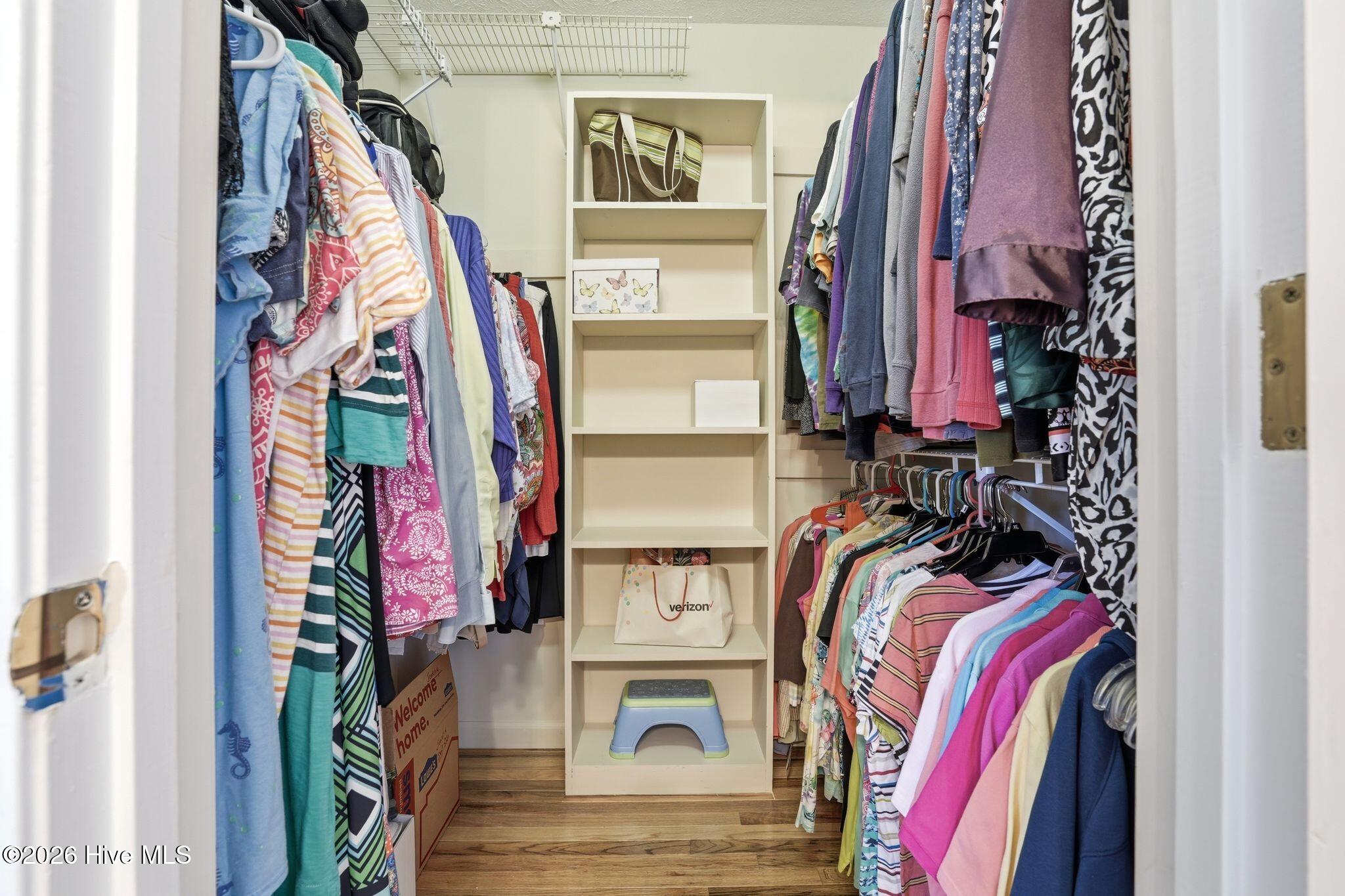 100556511 | Photo 40