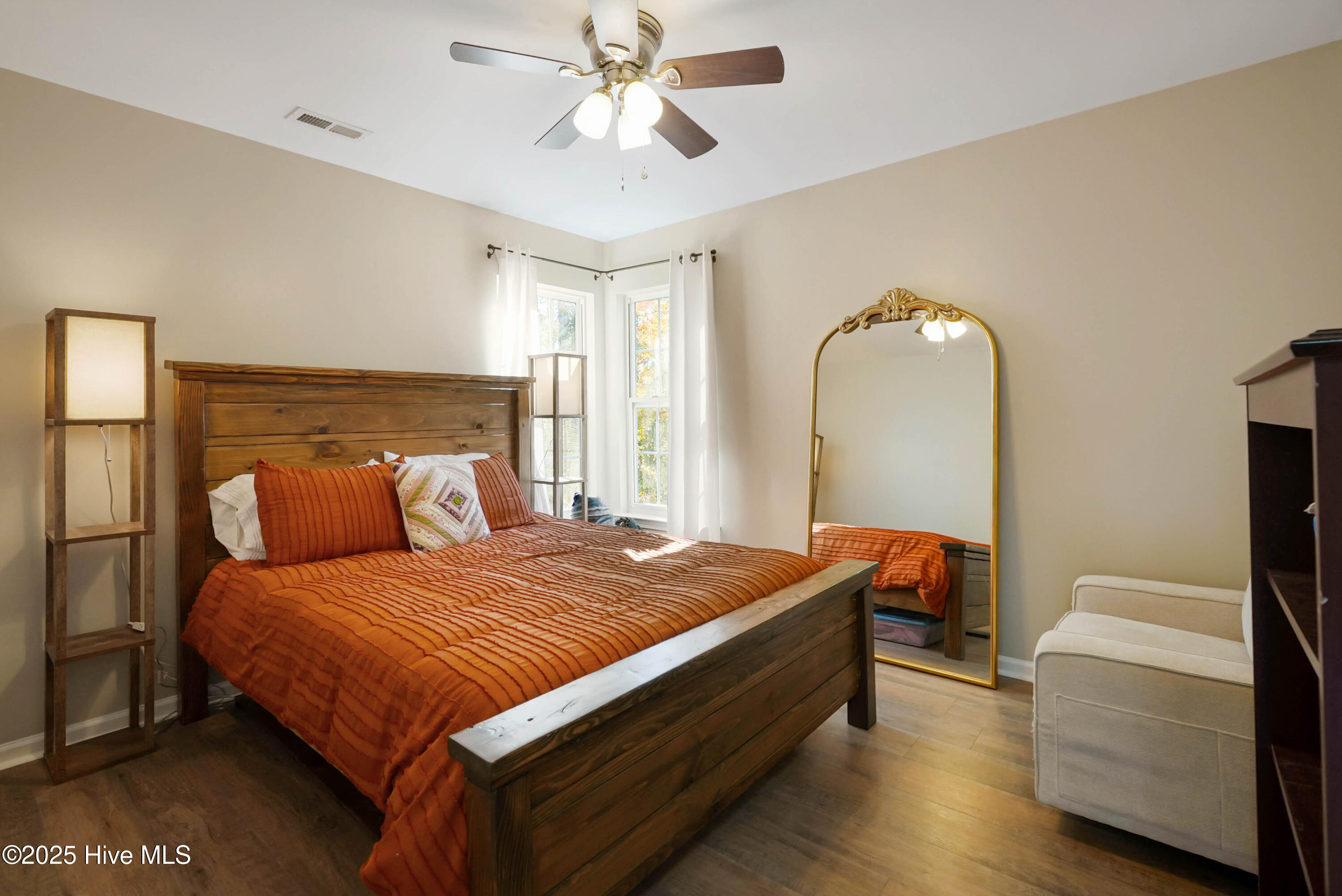 100542375 | Photo 22