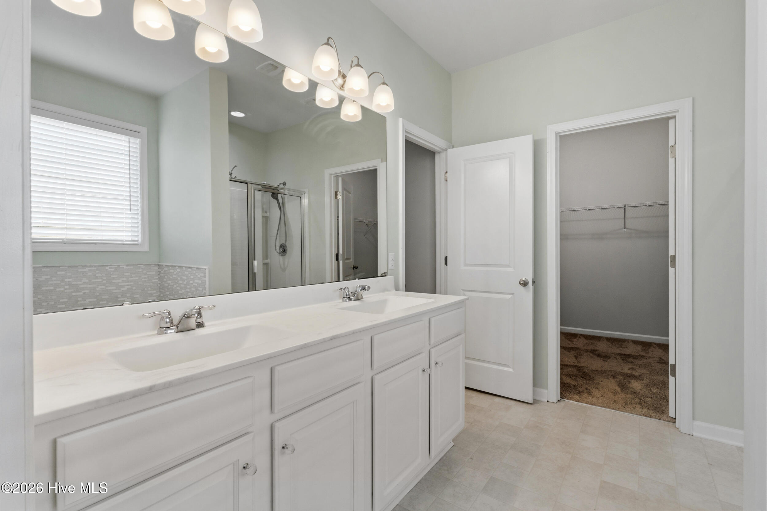 100561556 | Photo 26