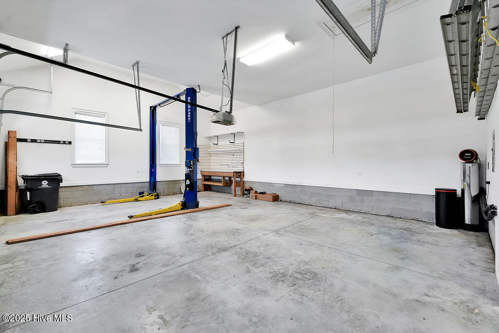 100540084 | Photo 44