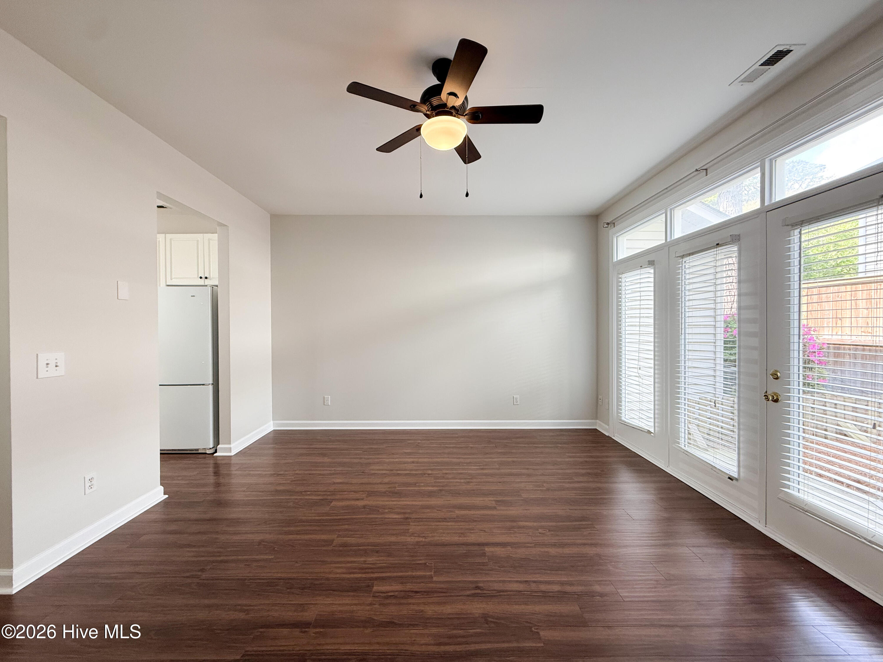 100565370 | Photo 24