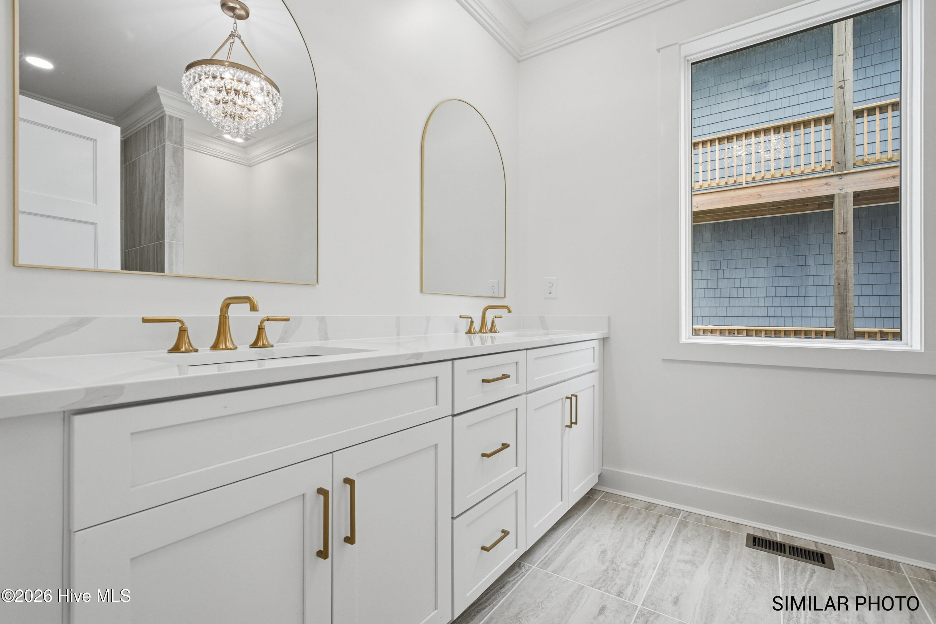 100508020 | Photo 34