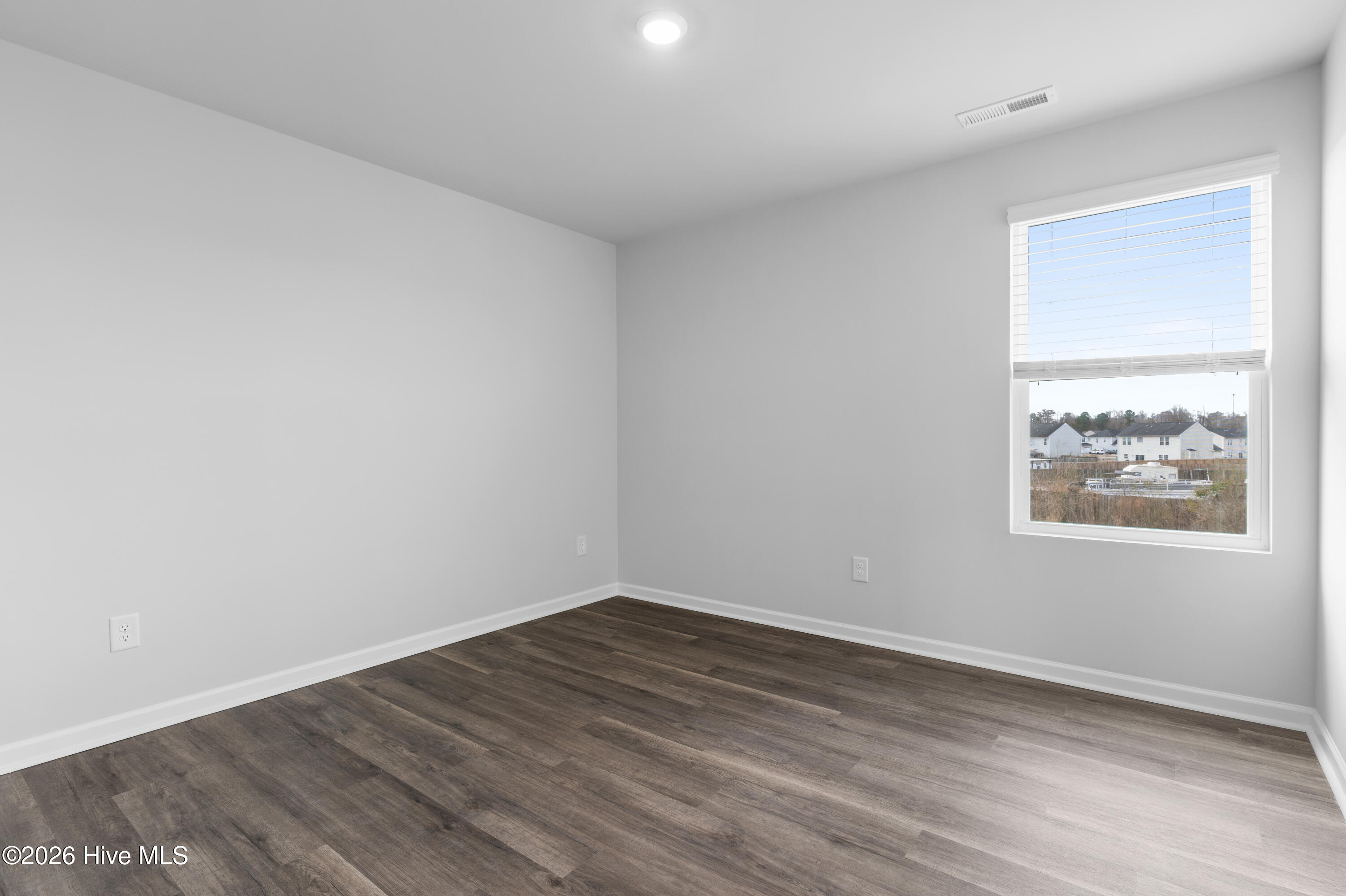 100538143 | Photo 33