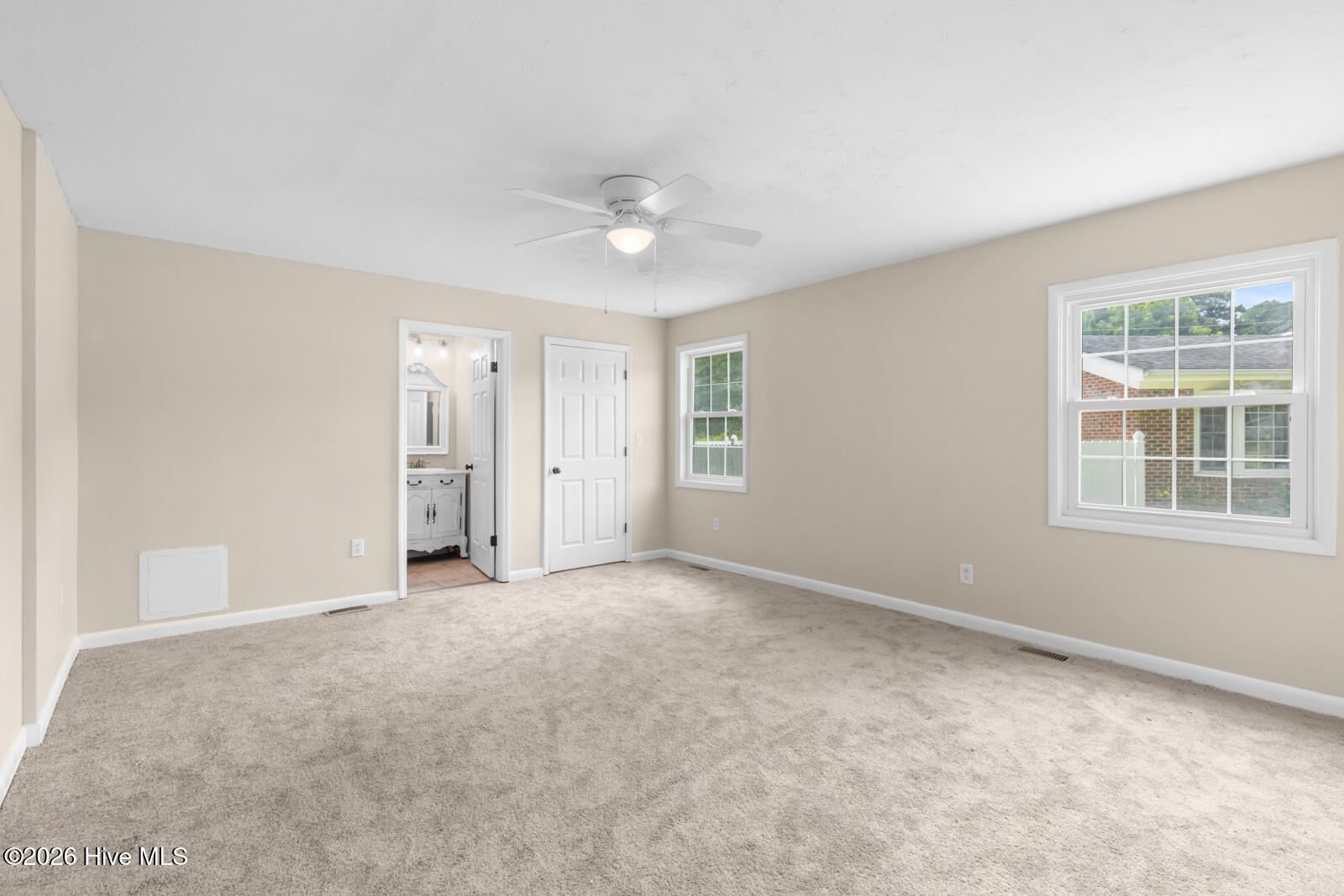 100580523 | Photo 17