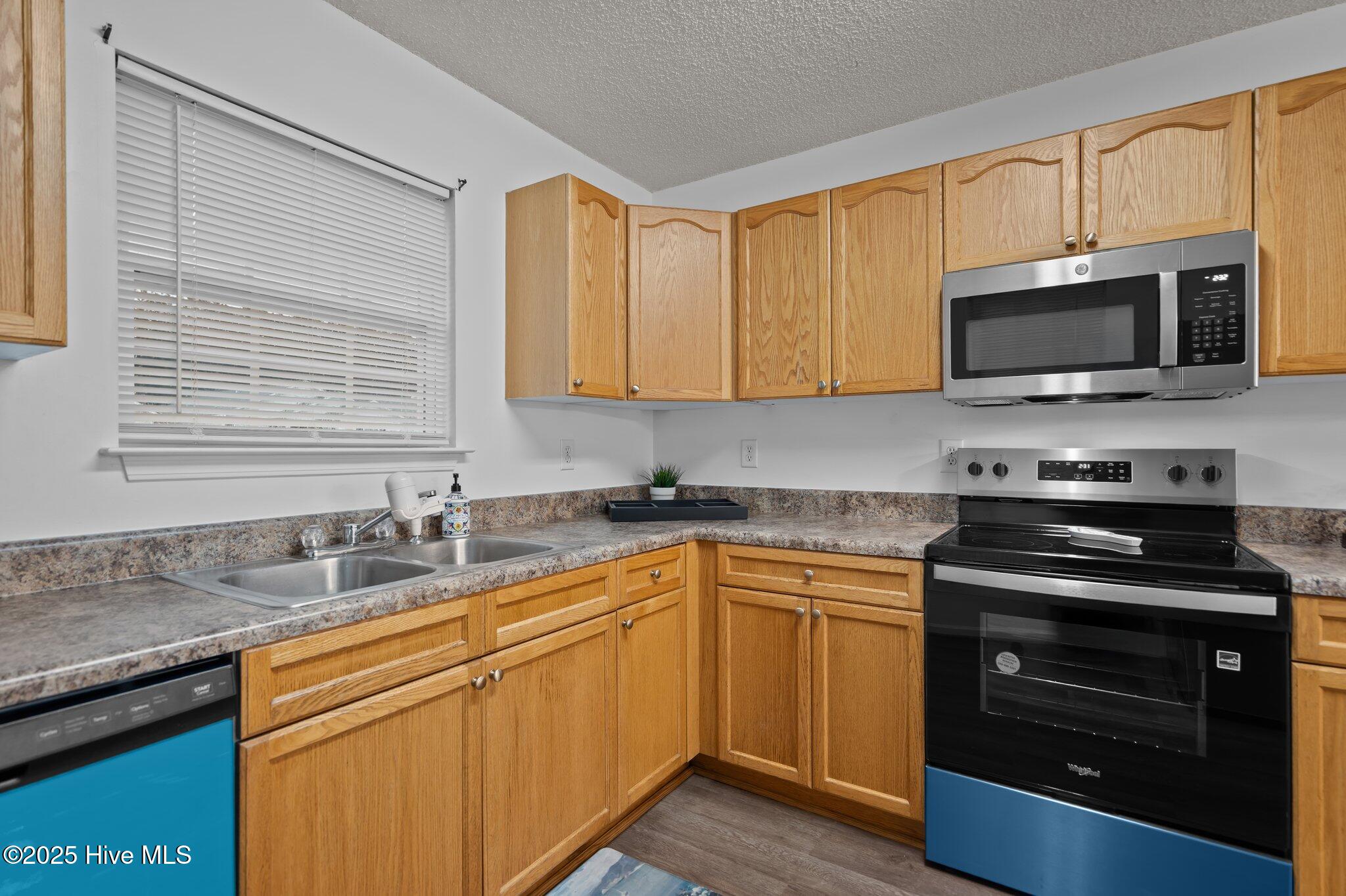 100533443 | Photo 16