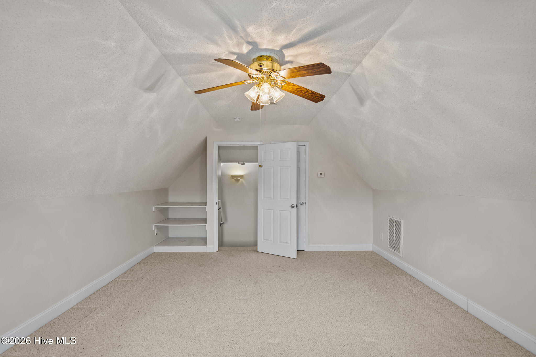 100552378 | Photo 12