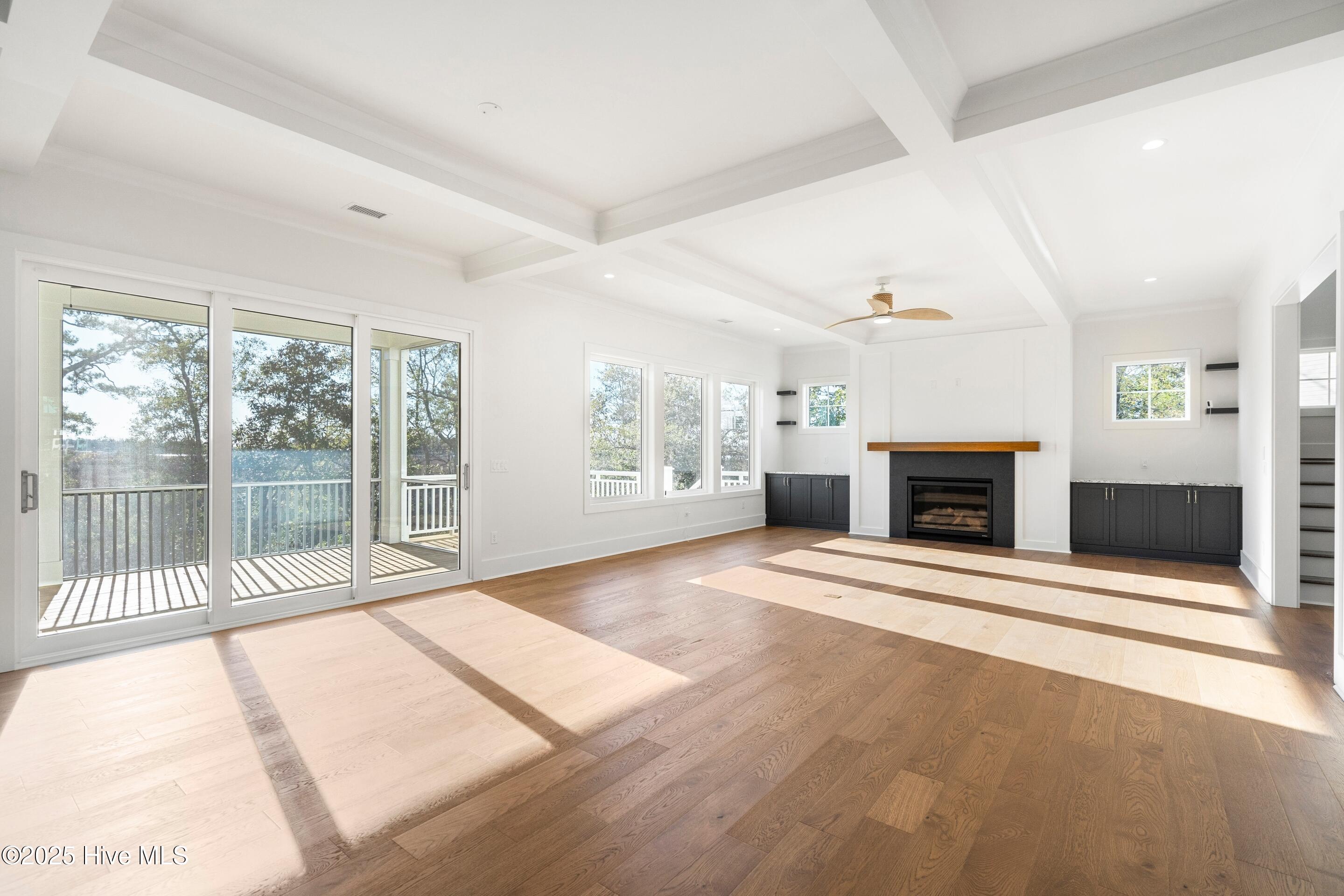 100545730 | Photo 27