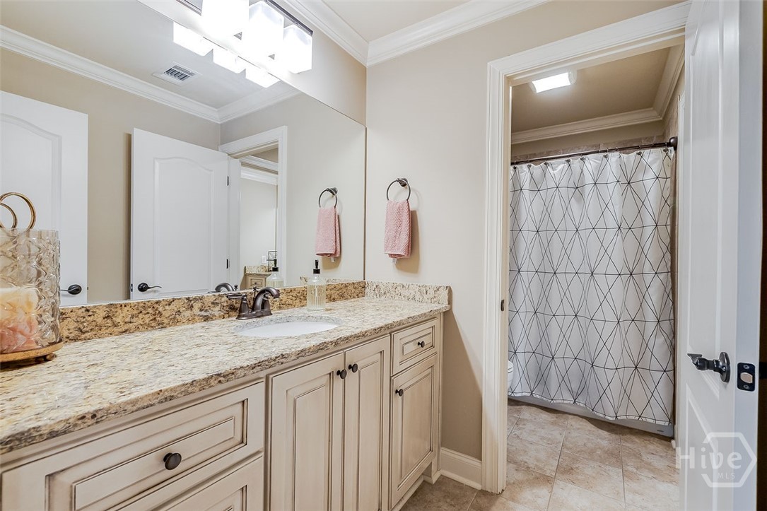 Hall bathroom for two other guest bedrooms upstairs in the hall