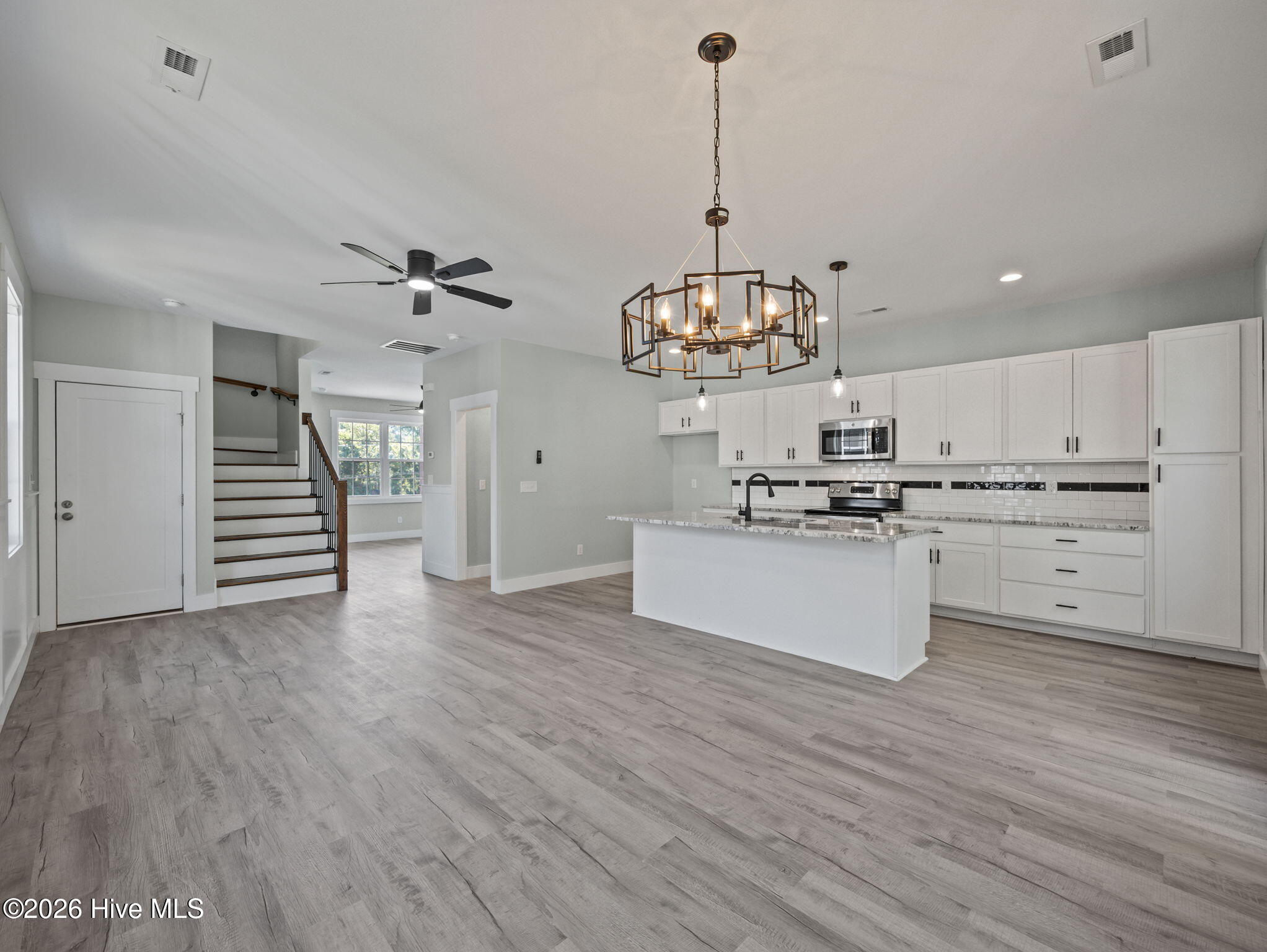 100566341 | Photo 41