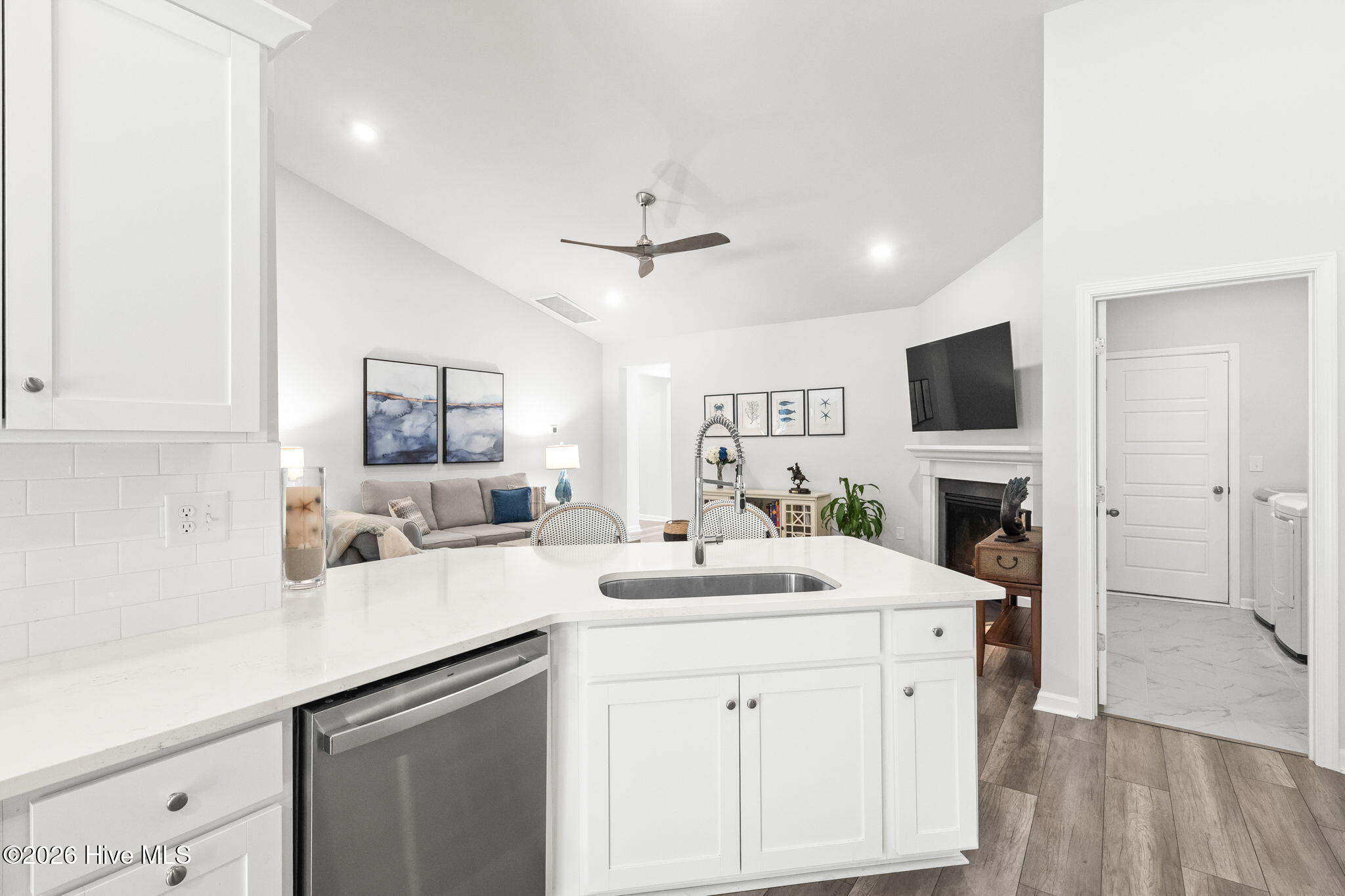 100552954 | Photo 15