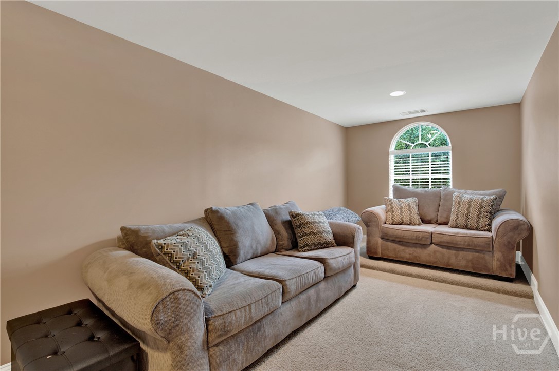 Sitting room connected to 2nd Primary