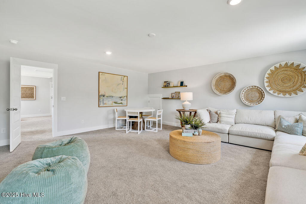 100563848 | Photo 23