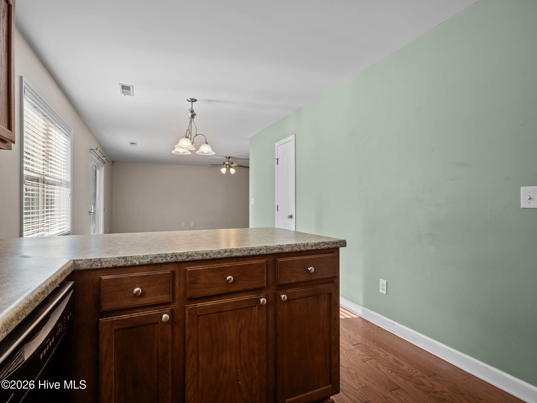 100545708 | Photo 20